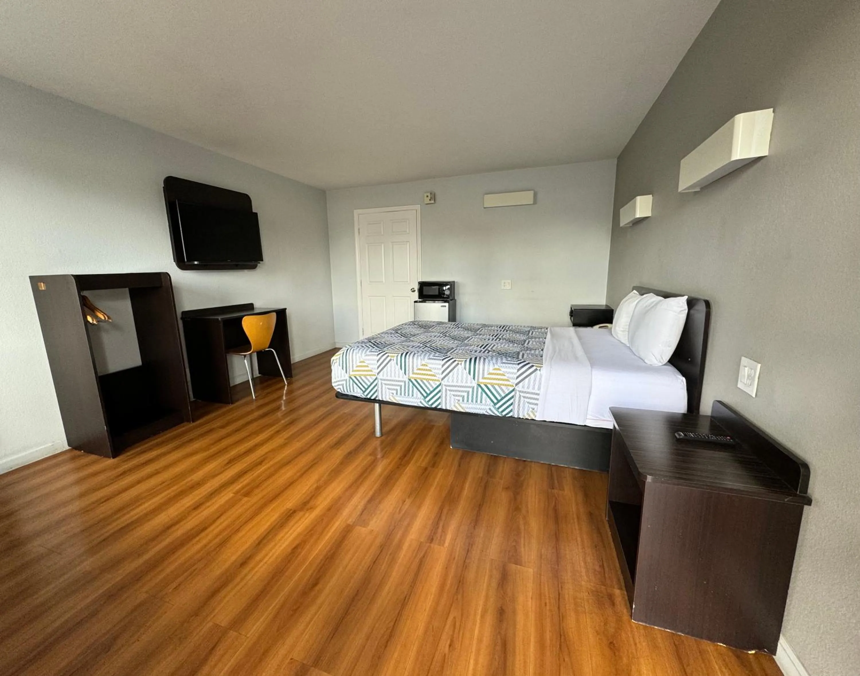 room service, Bed in Motel 6-Delano, CA