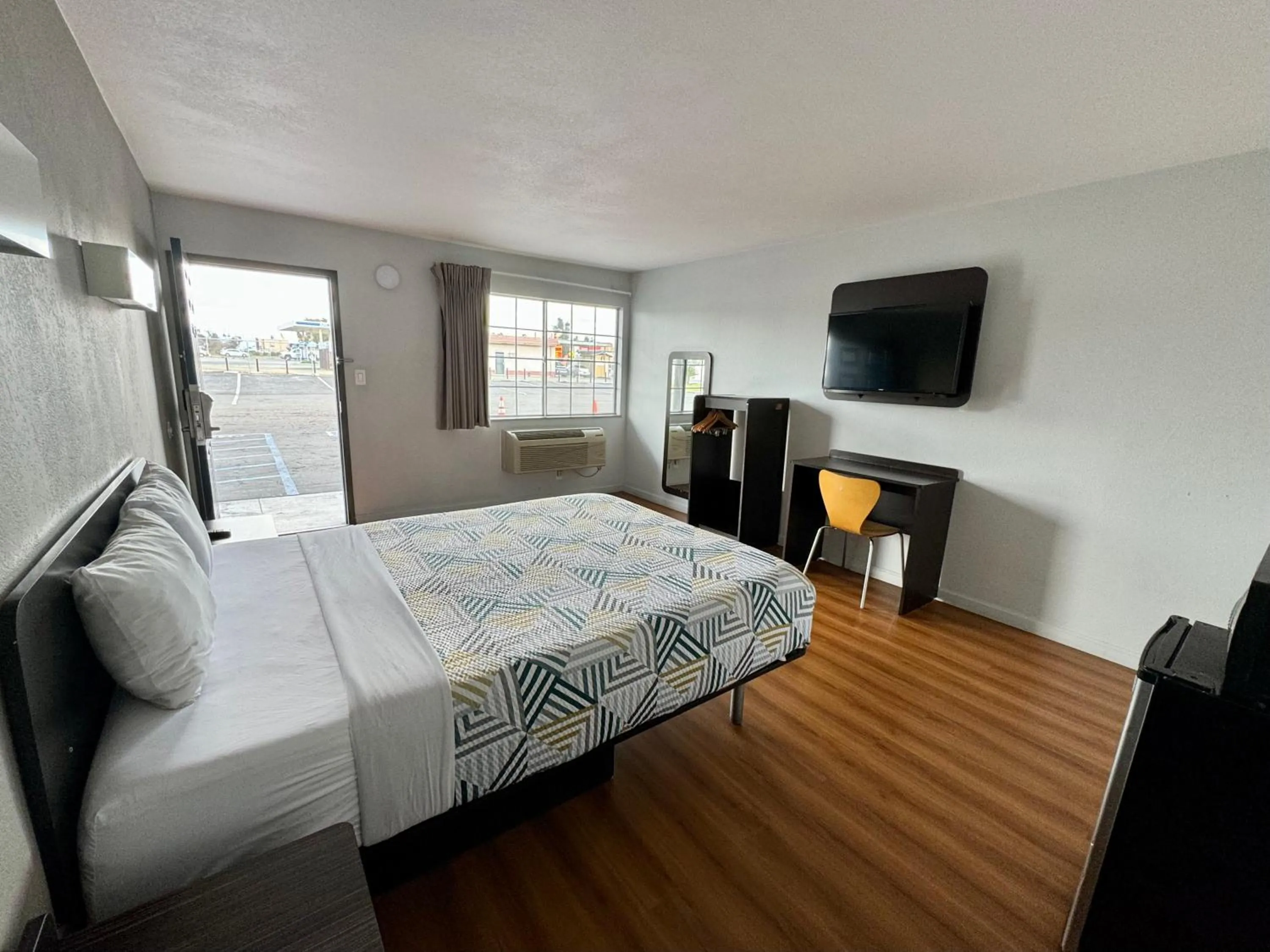 Bedroom, Bed in Motel 6-Delano, CA