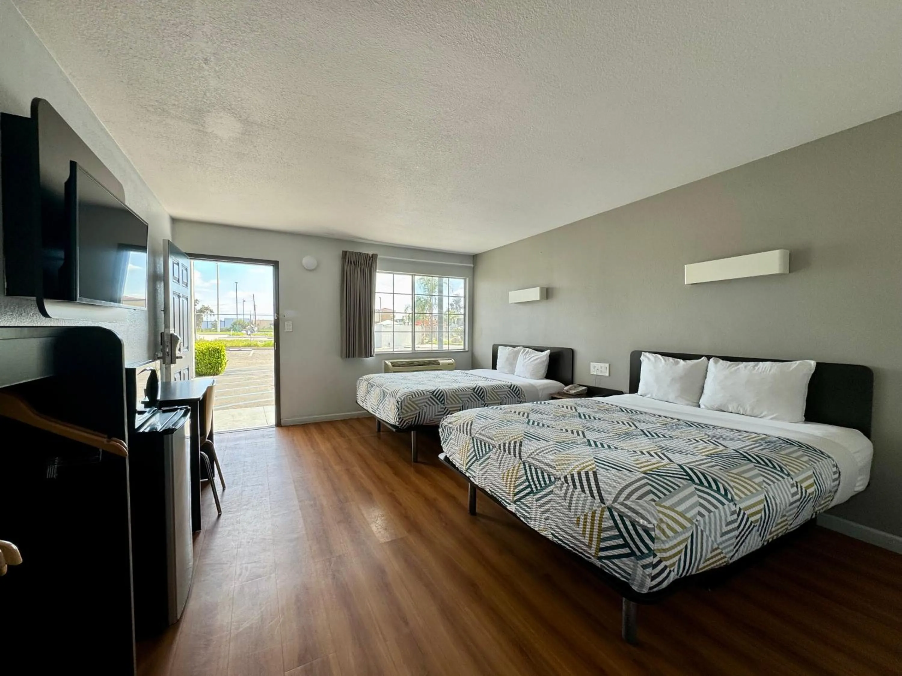 Bedroom, Bed in Motel 6-Delano, CA