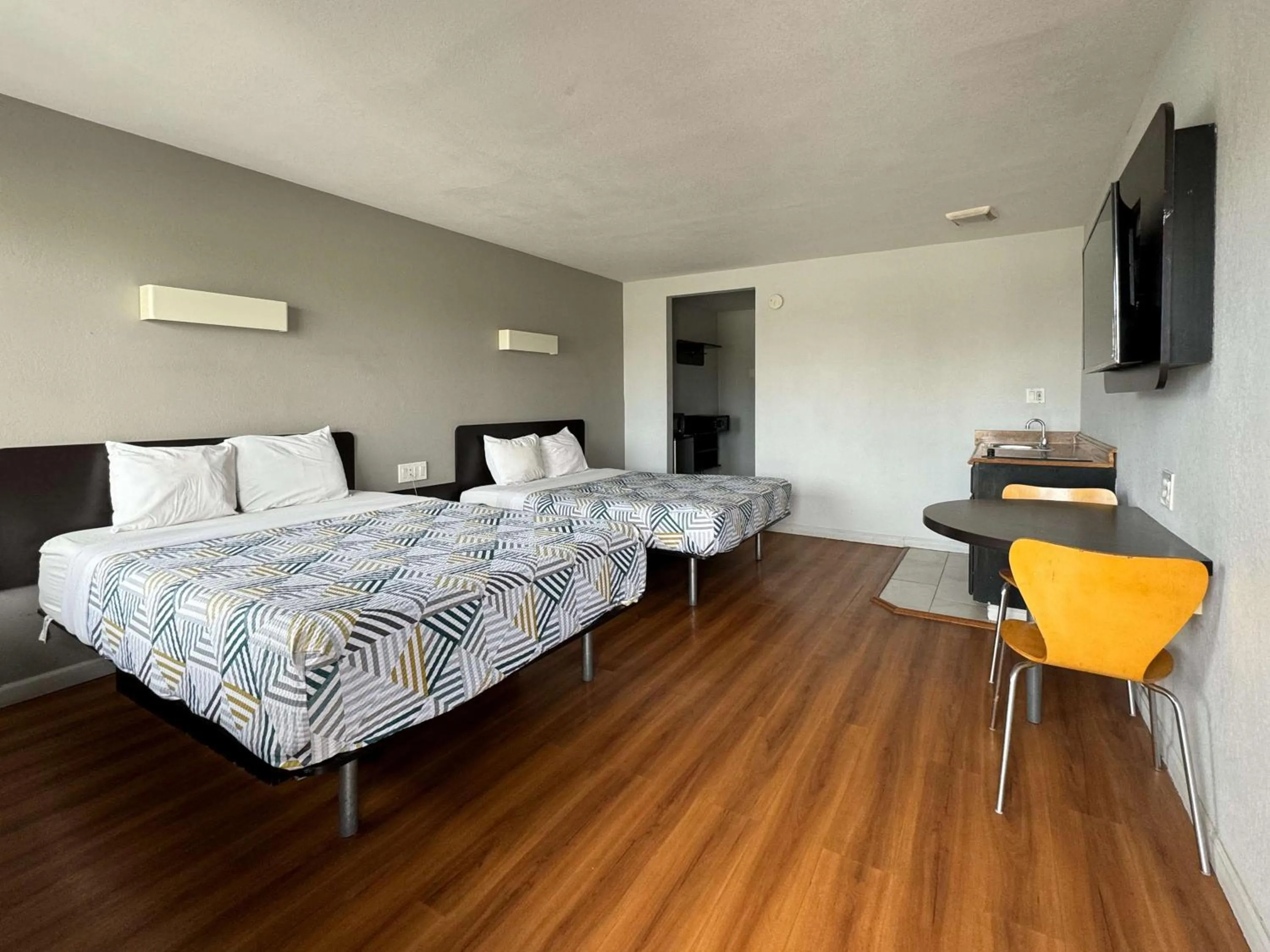 Other, Bed in Motel 6-Delano, CA