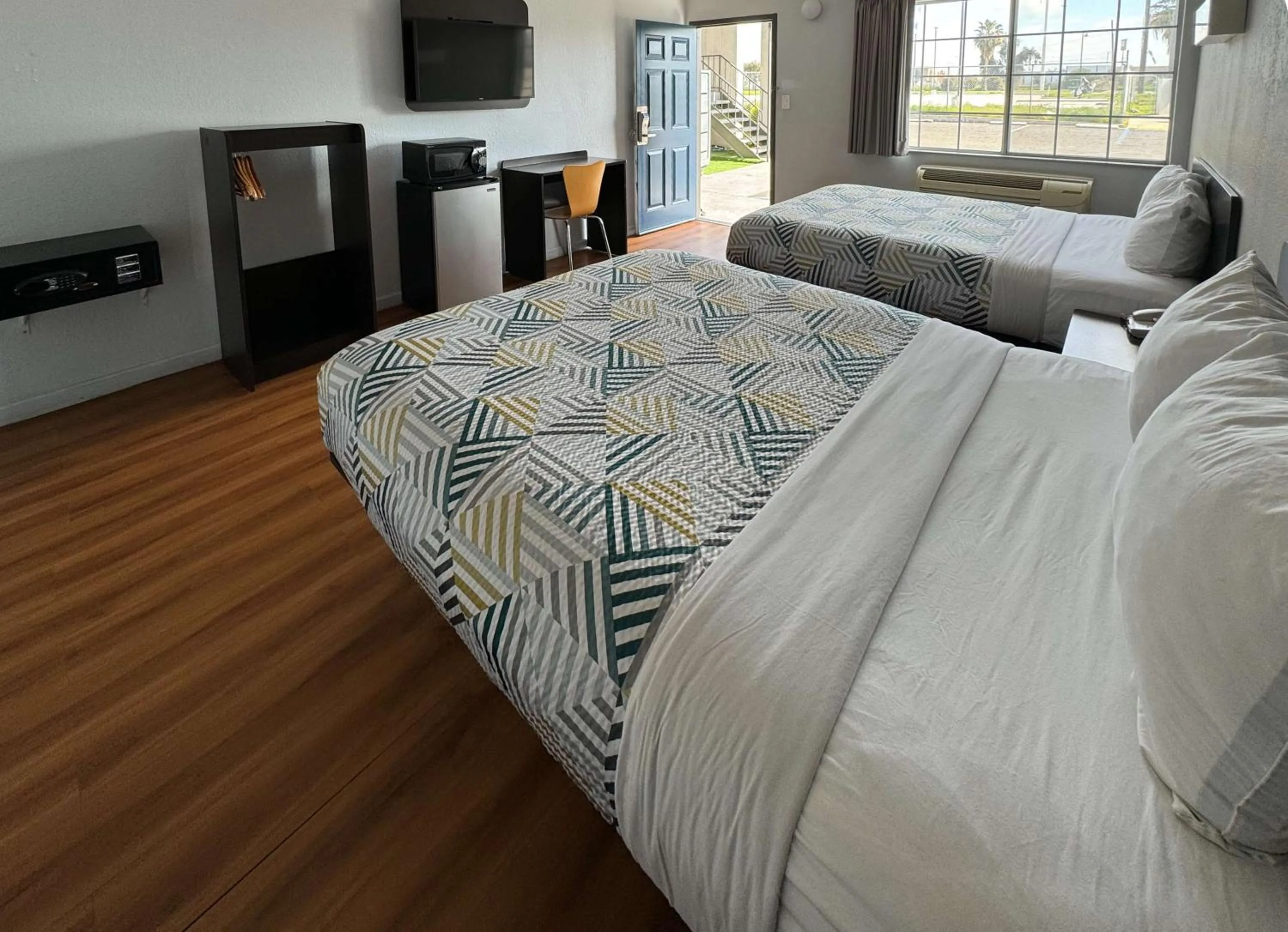 Bedroom, Bed in Motel 6-Delano, CA