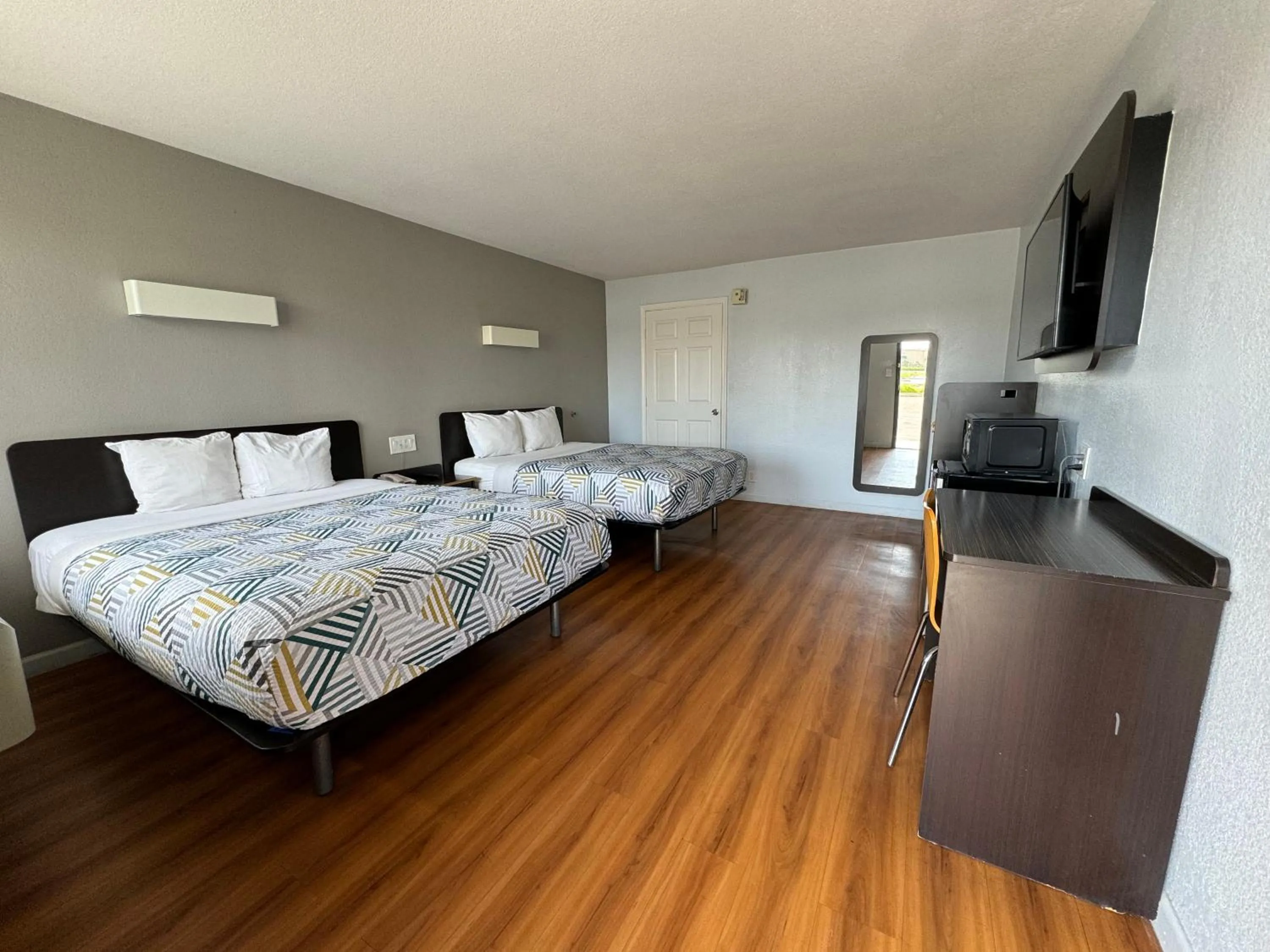 Bedroom, Bed in Motel 6-Delano, CA