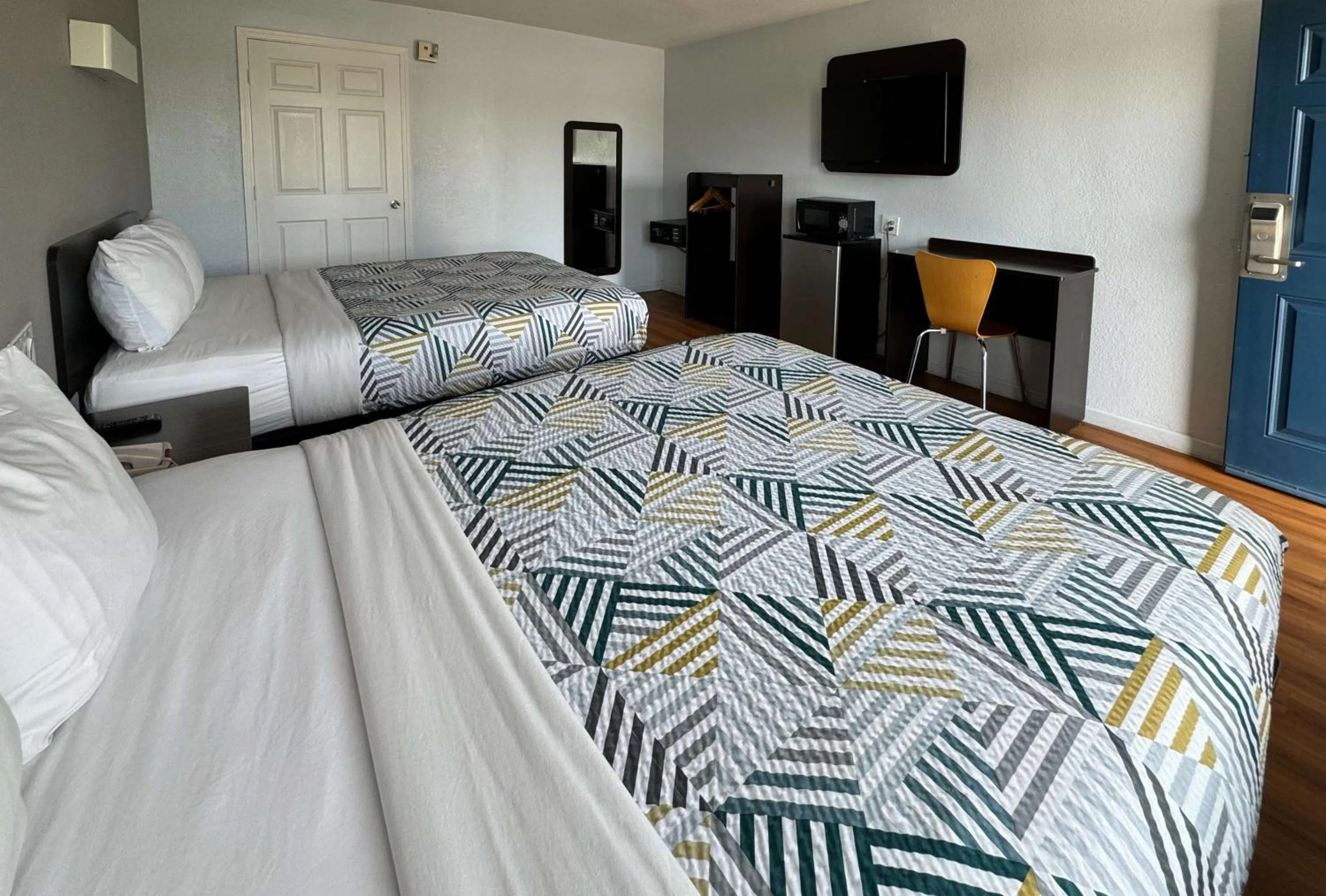 Bedroom, Bed in Motel 6-Delano, CA