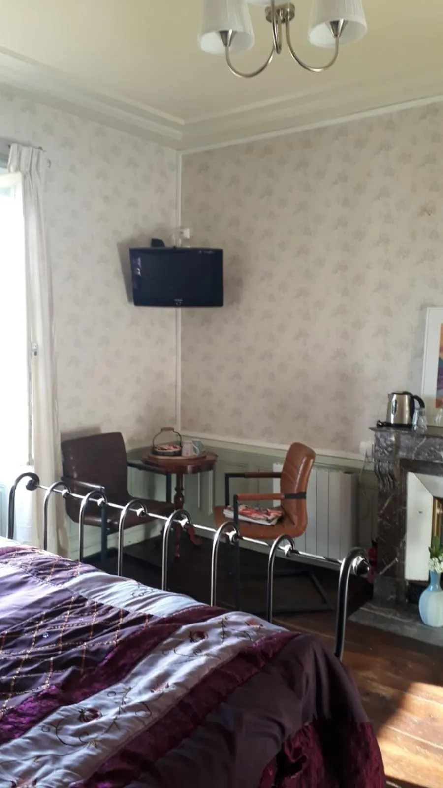 Bed in La Maison du Notaire - Chambre d'Hôtes - Huisdieren welkom