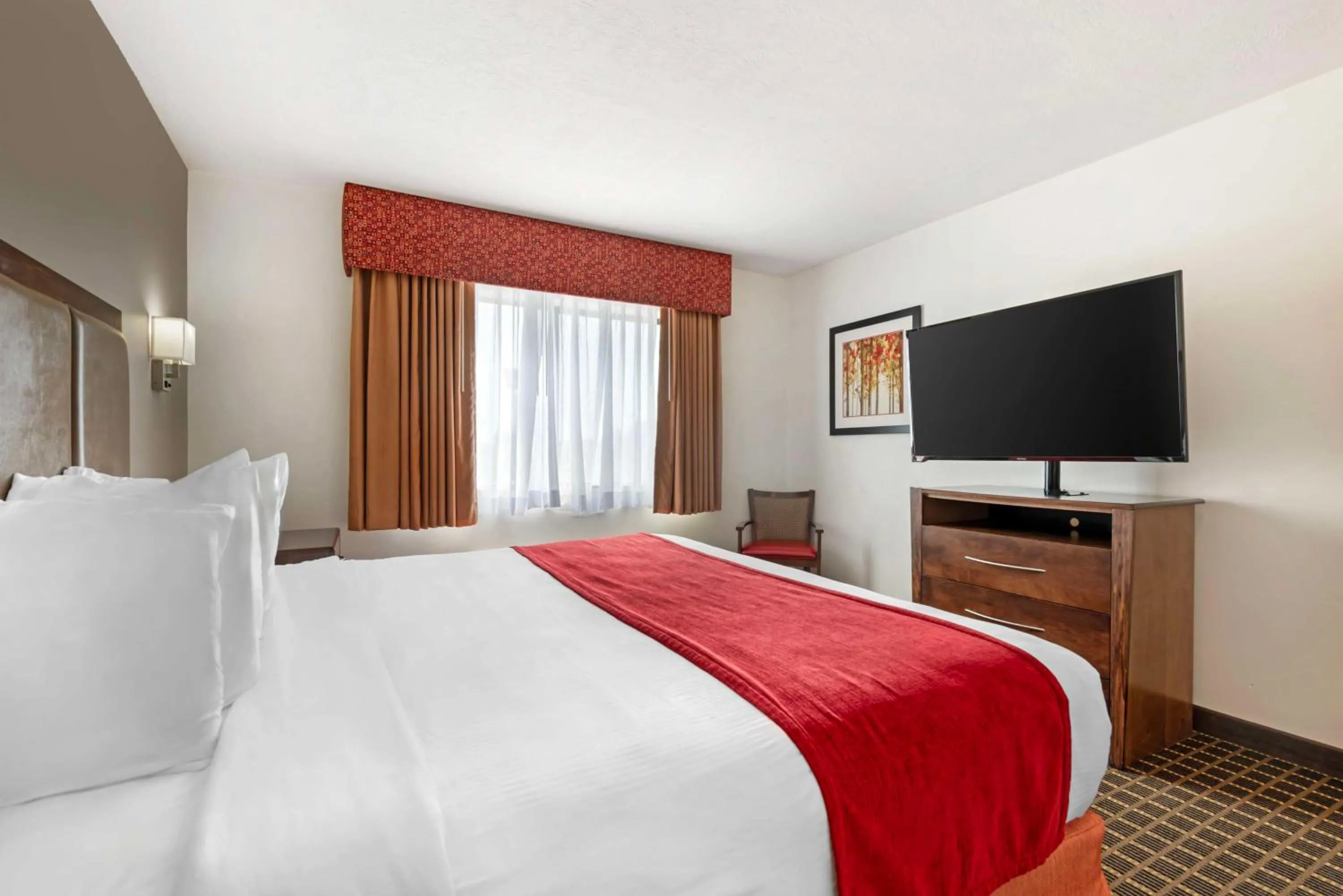 Bedroom, Bed in Best Western Plus Eagleridge Inn & Suites