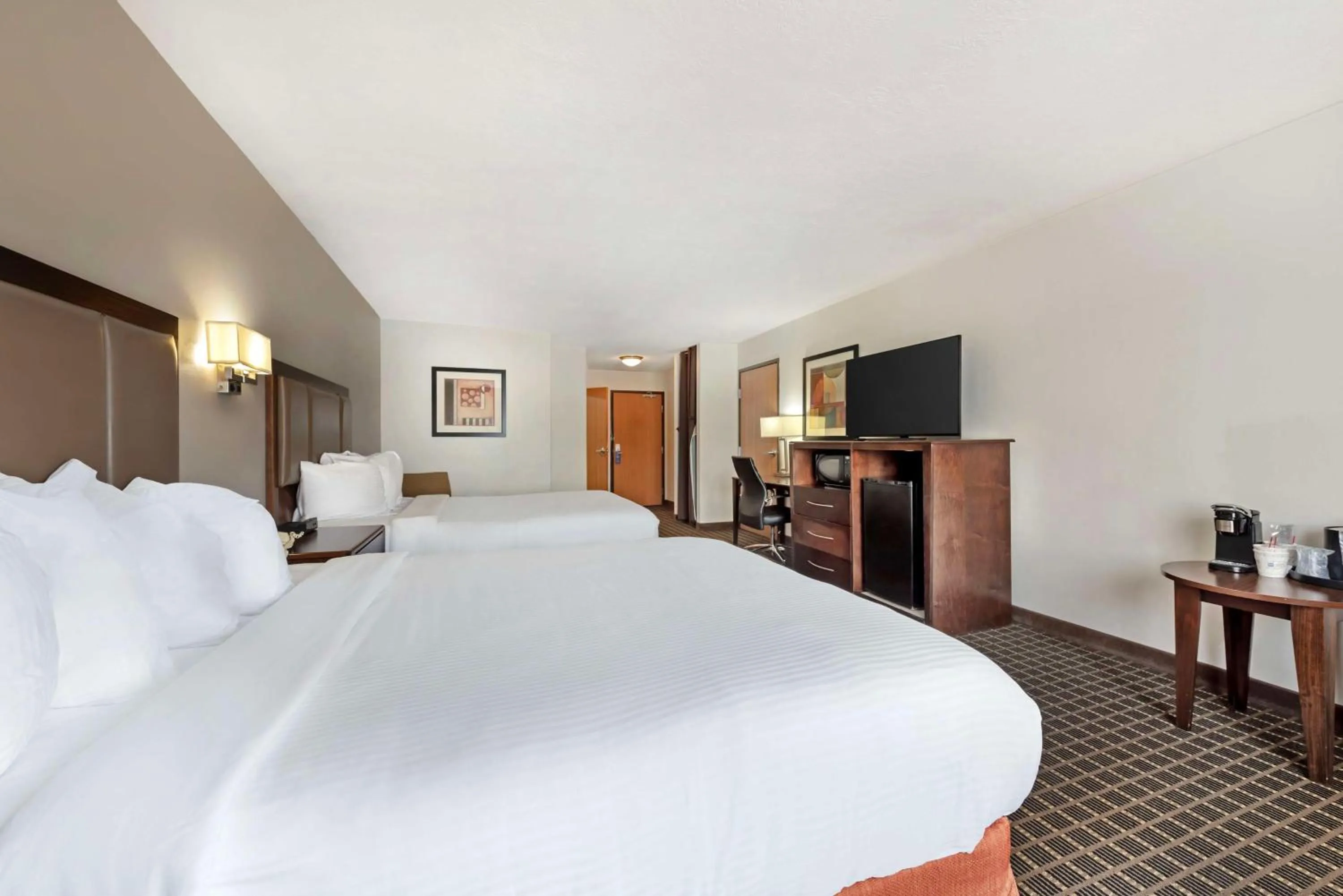 Bedroom, Bed in Best Western Plus Eagleridge Inn & Suites