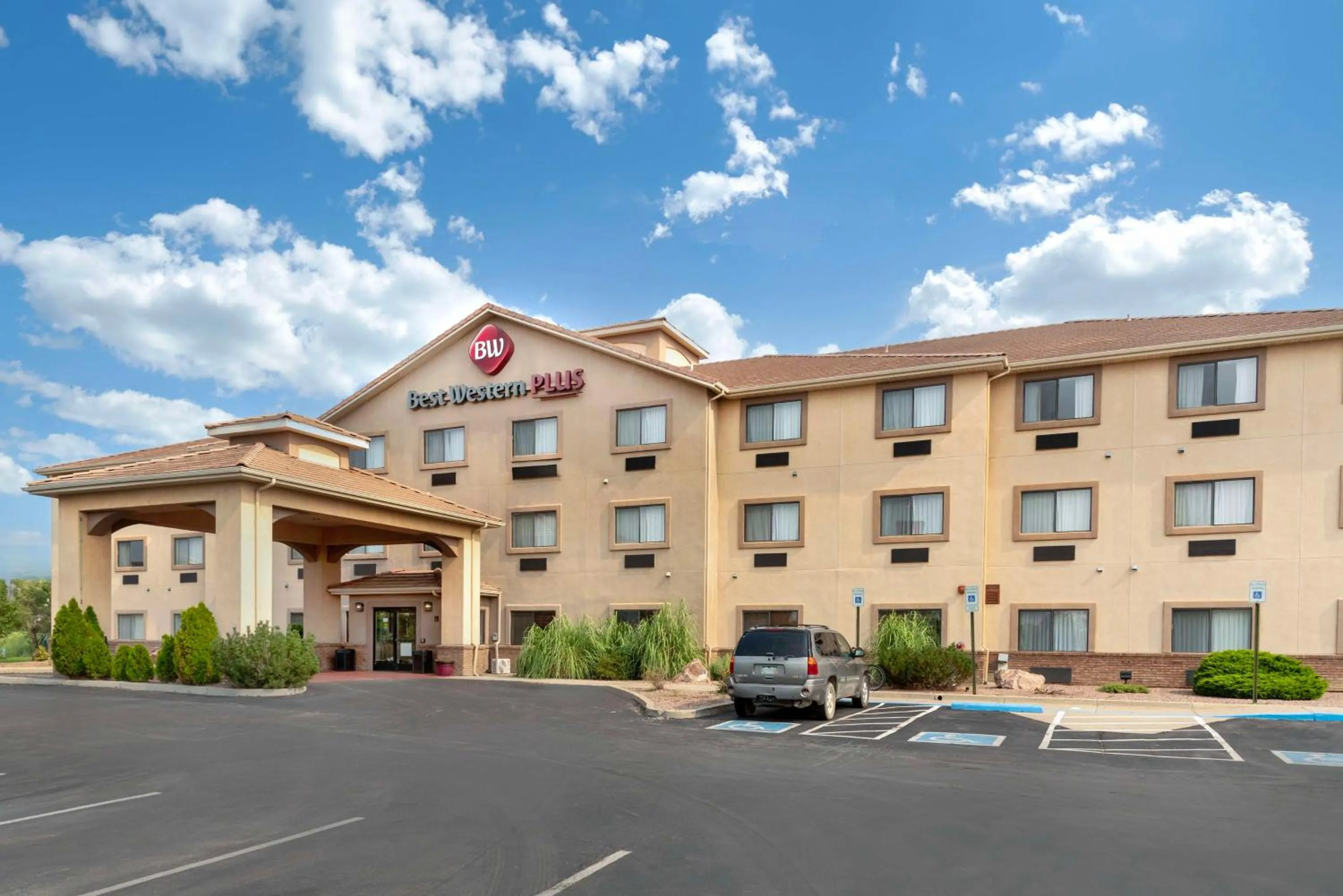 Property building in Best Western Plus Eagleridge Inn & Suites