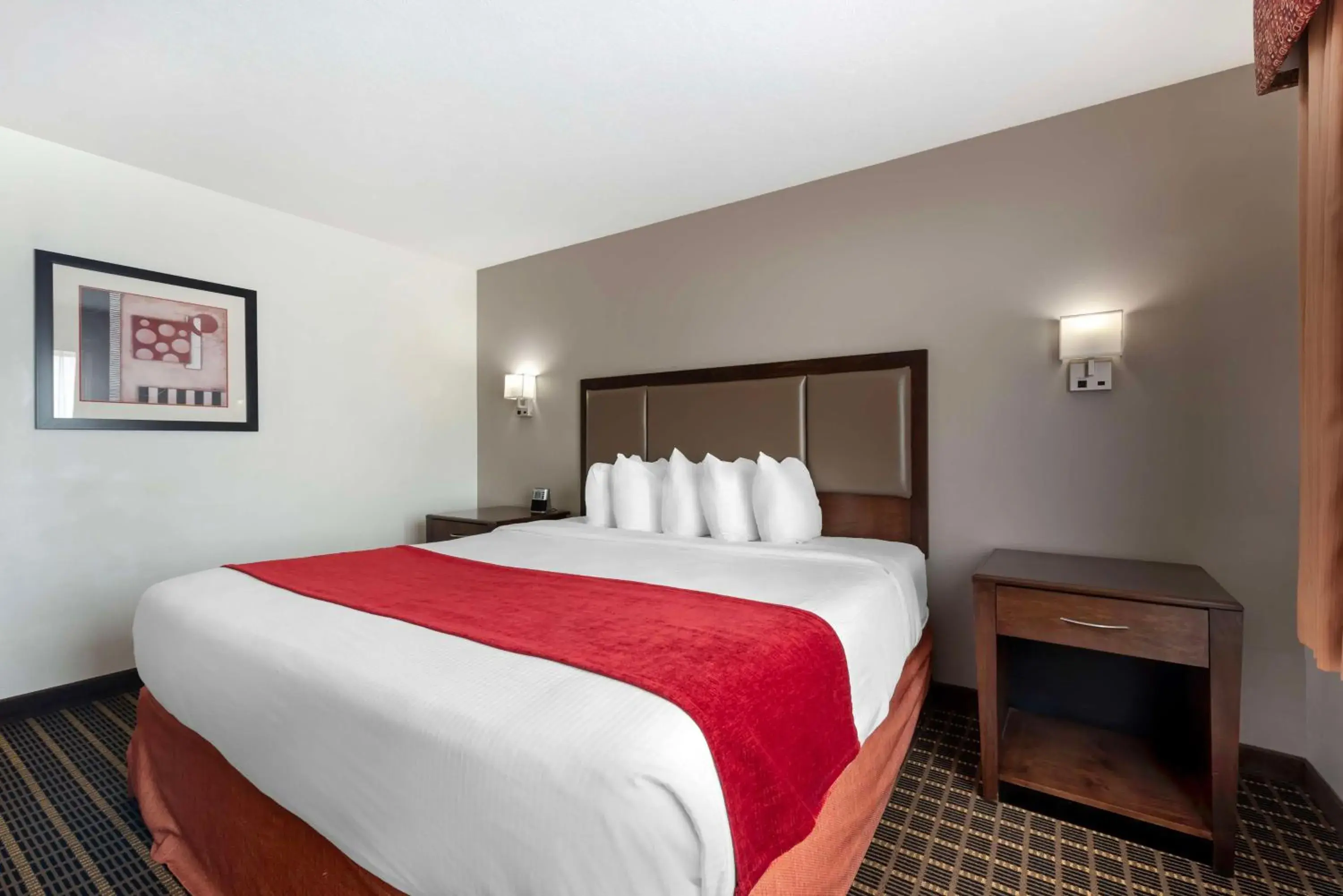 Bedroom, Bed in Best Western Plus Eagleridge Inn & Suites Bedroom, Bed in Best Western Plus Eagleridge Inn & Suites