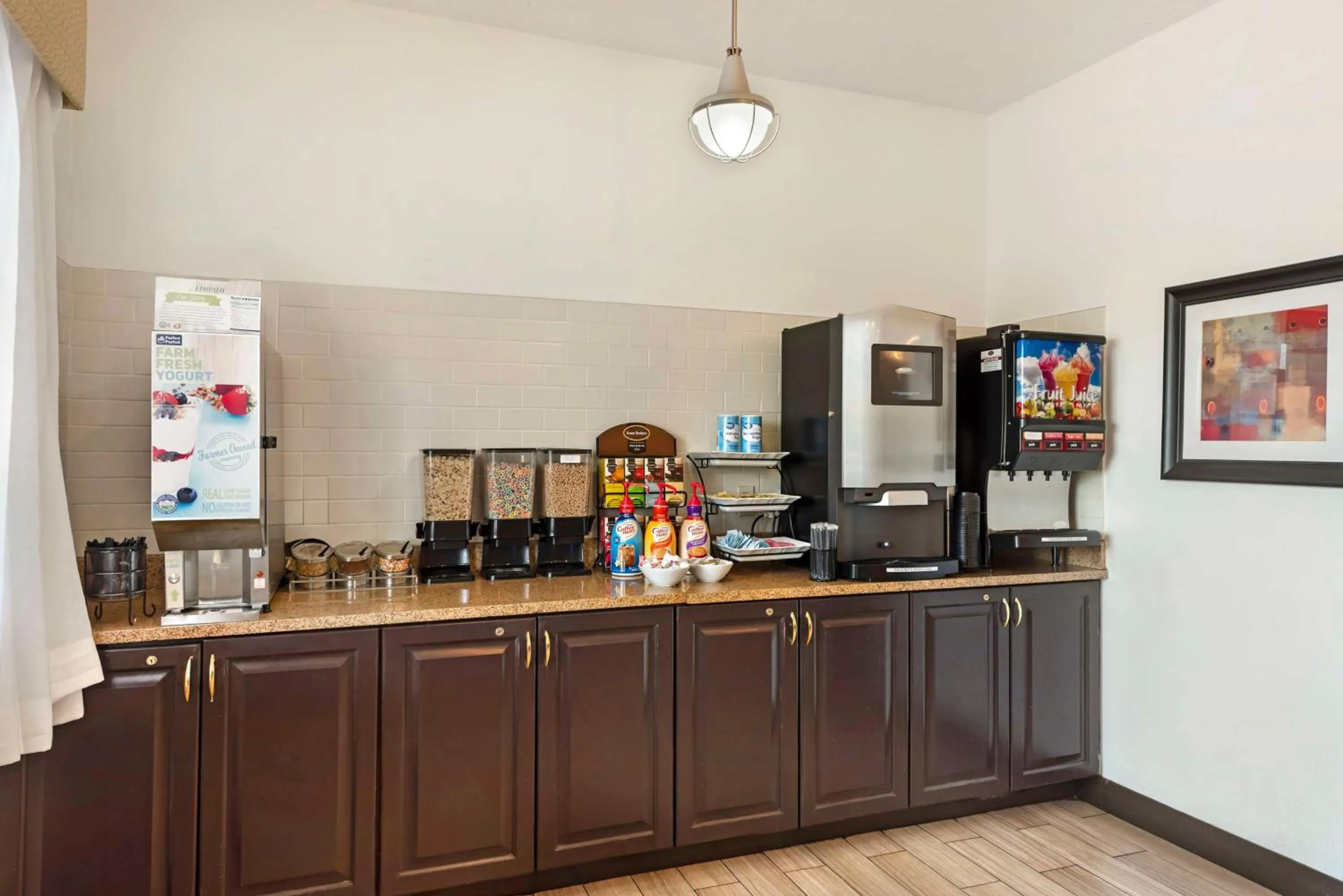 Breakfast in Best Western Plus Eagleridge Inn & Suites