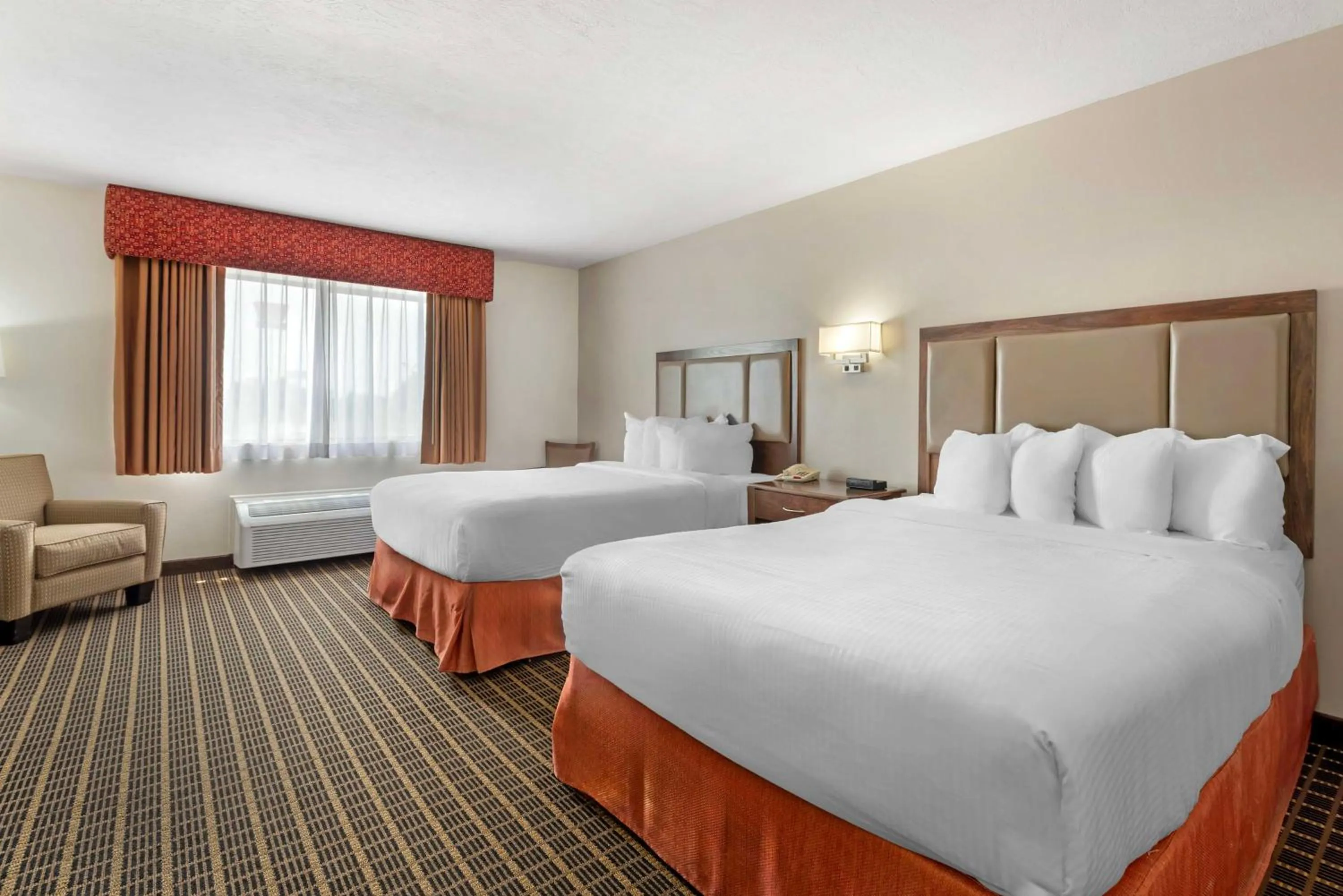 Bedroom, Bed in Best Western Plus Eagleridge Inn & Suites