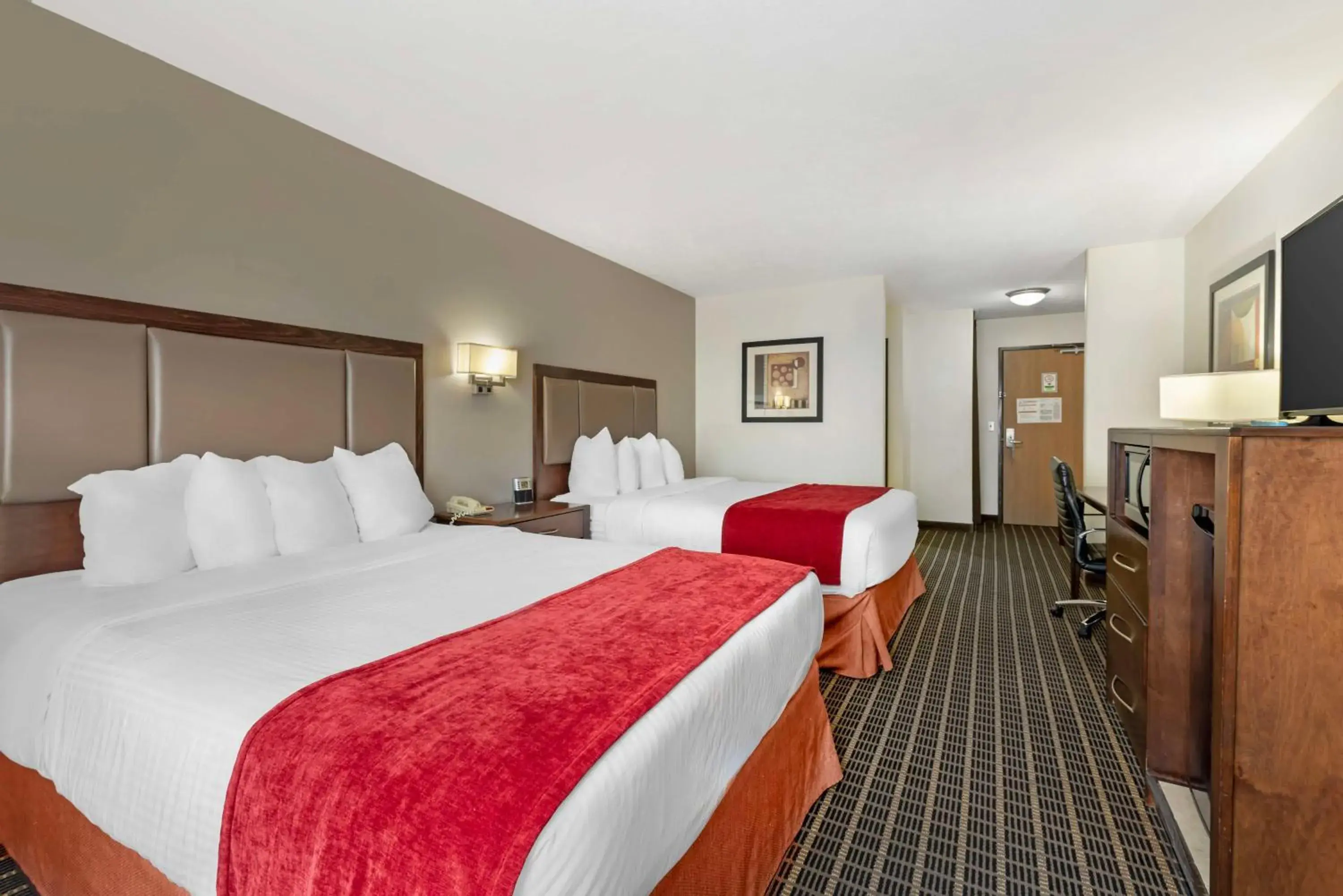 Bedroom, Bed in Best Western Plus Eagleridge Inn & Suites Bedroom, Bed in Best Western Plus Eagleridge Inn & Suites