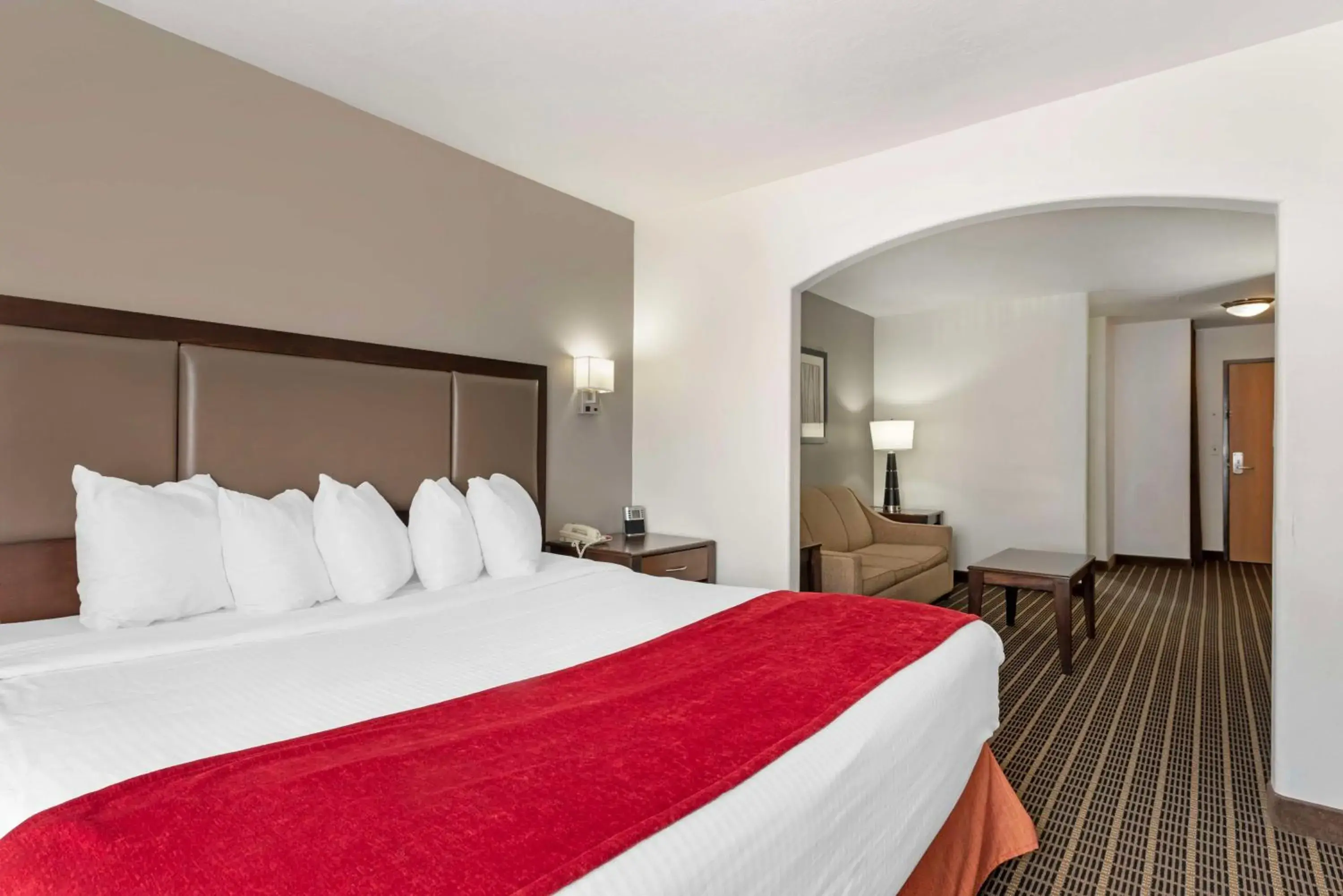 Bedroom, Bed in Best Western Plus Eagleridge Inn & Suites Bedroom, Bed in Best Western Plus Eagleridge Inn & Suites