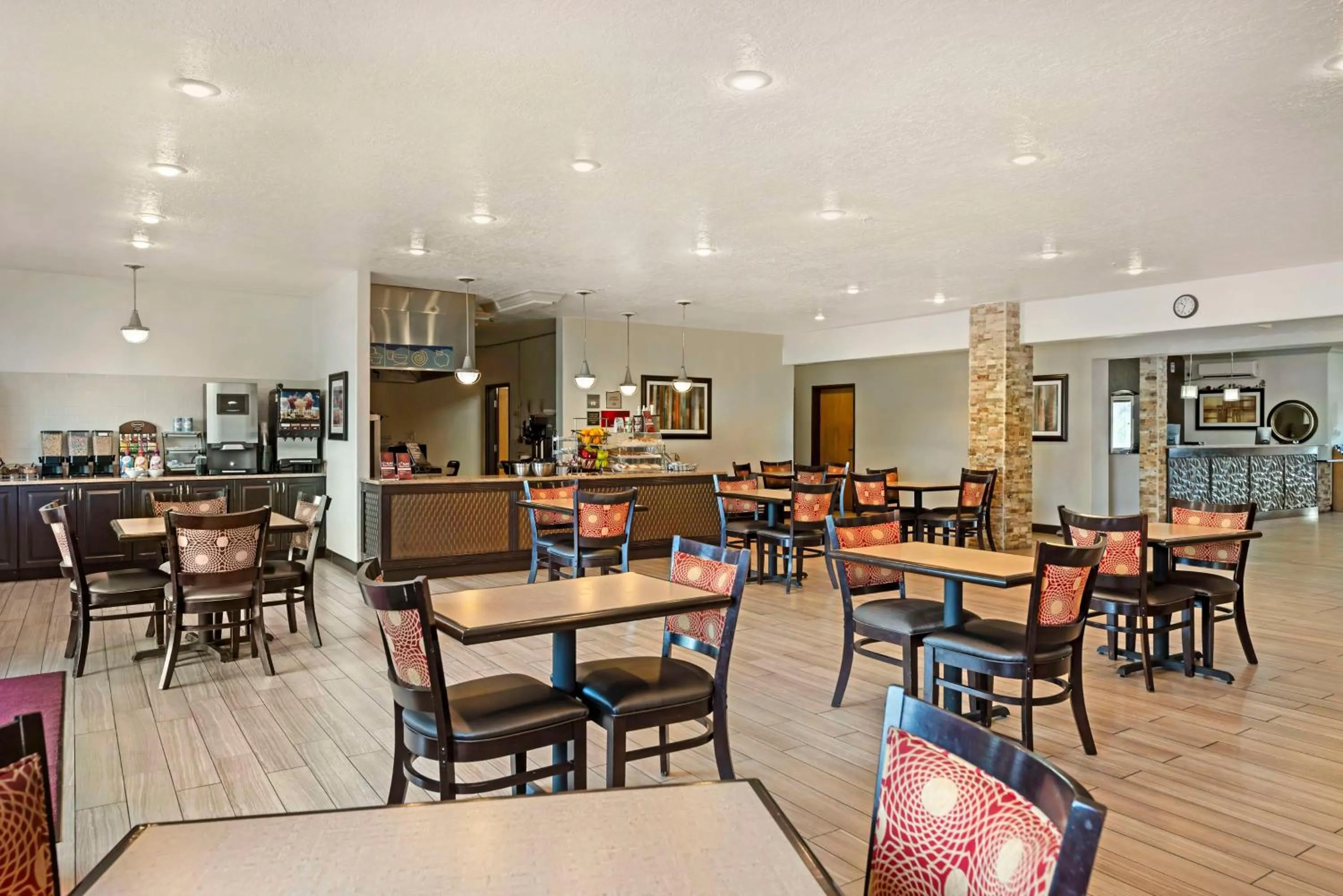 Breakfast in Best Western Plus Eagleridge Inn & Suites