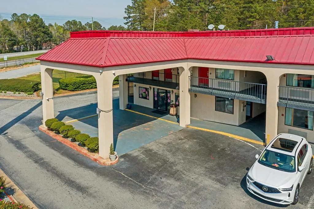 Property building in Regency Inn & Suites