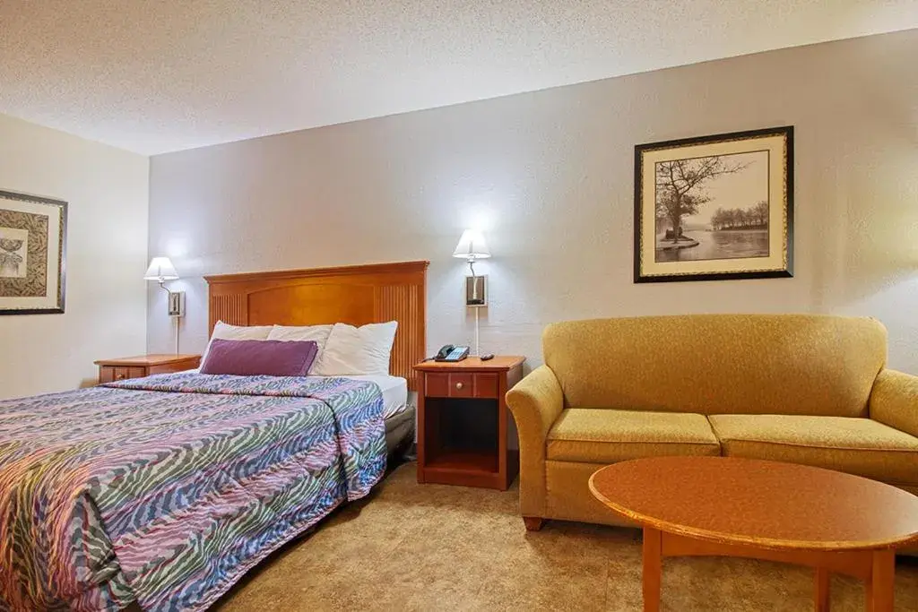 Standard King Room - Non-Smoking in Regency Inn & Suites Standard King Room - Non-Smoking in Regency Inn & Suites