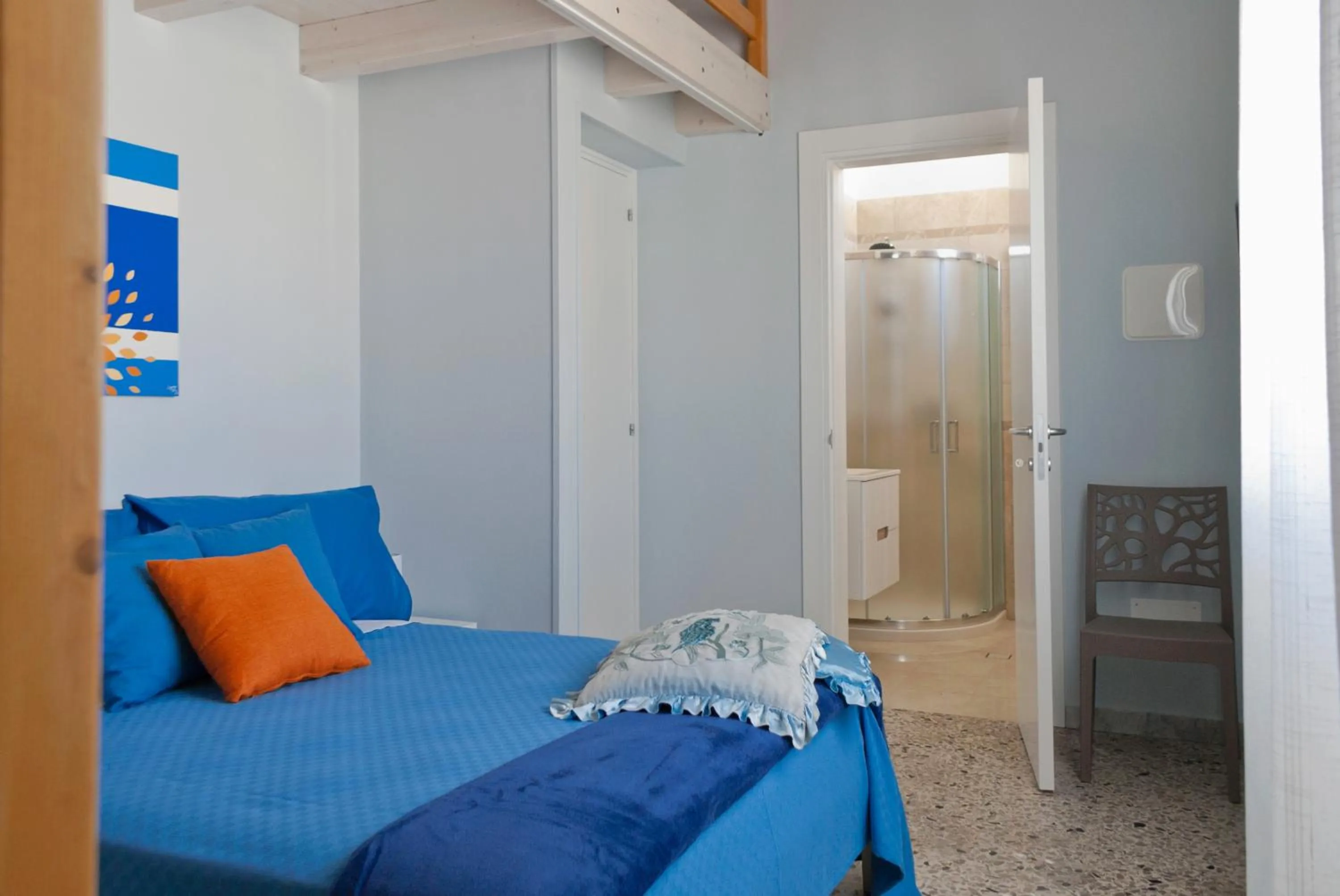 Shower, Bed in B&B Mamma Carolina