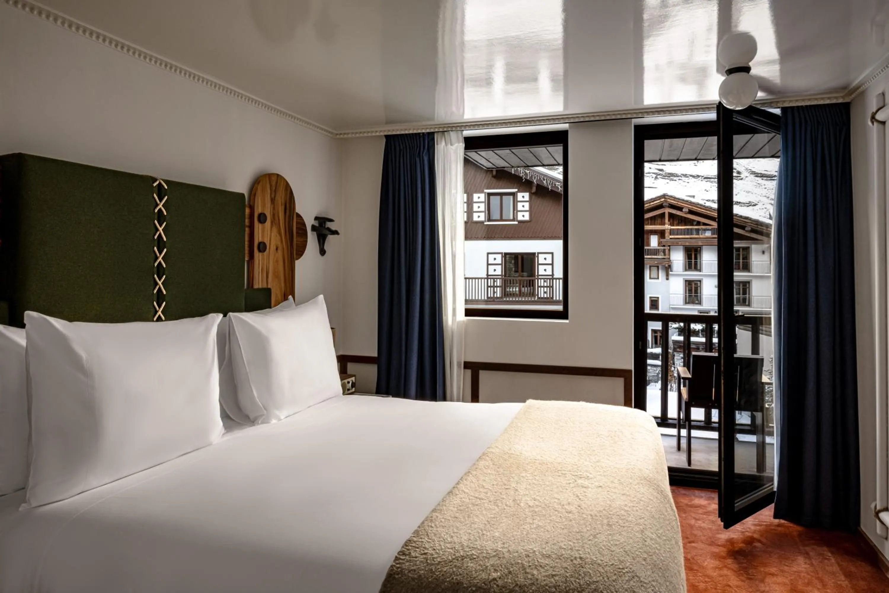 Photo of the whole room, Bed in Experimental Chalet Val d'Isère