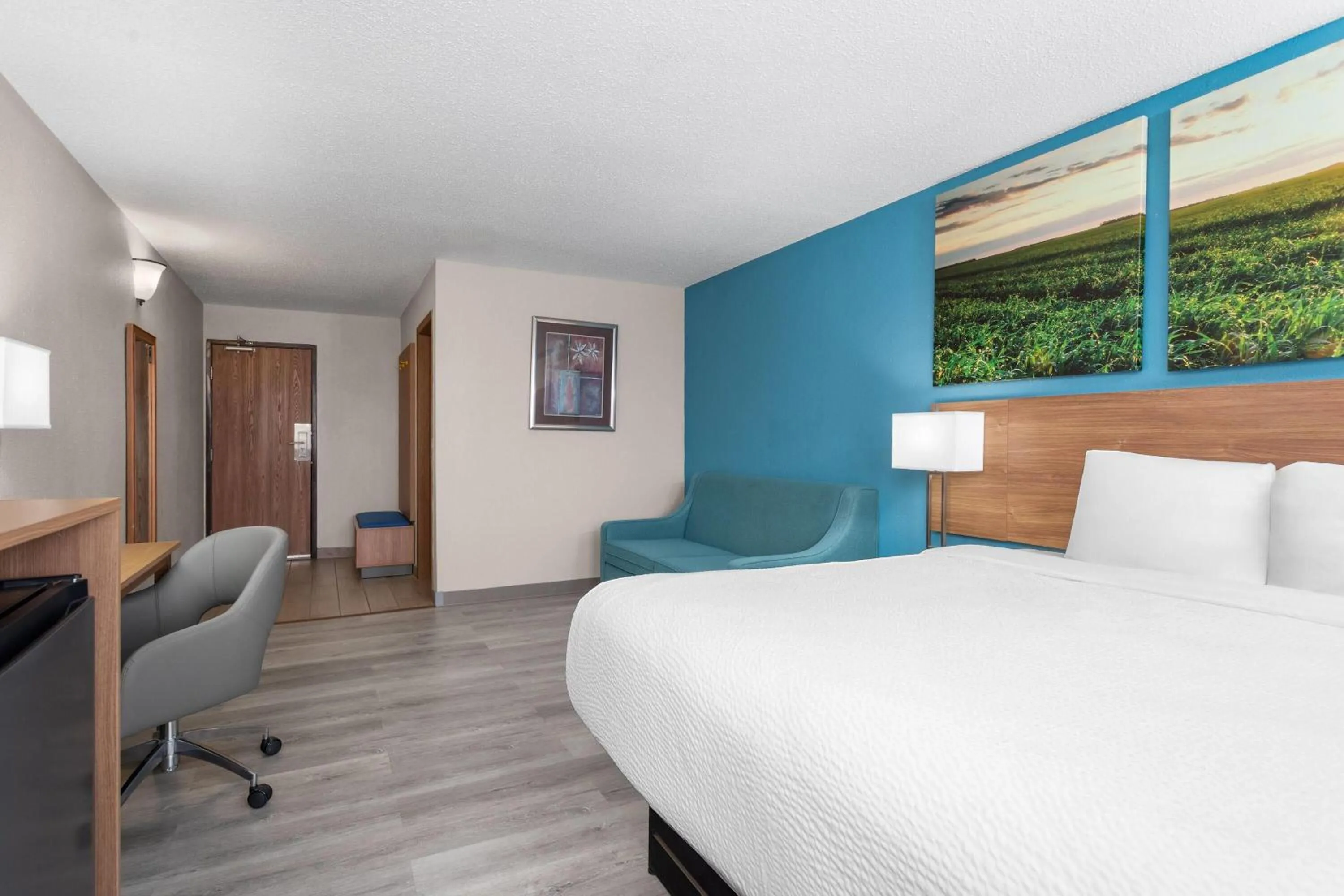 Photo of the whole room, Bed in Days Inn by Wyndham Austin