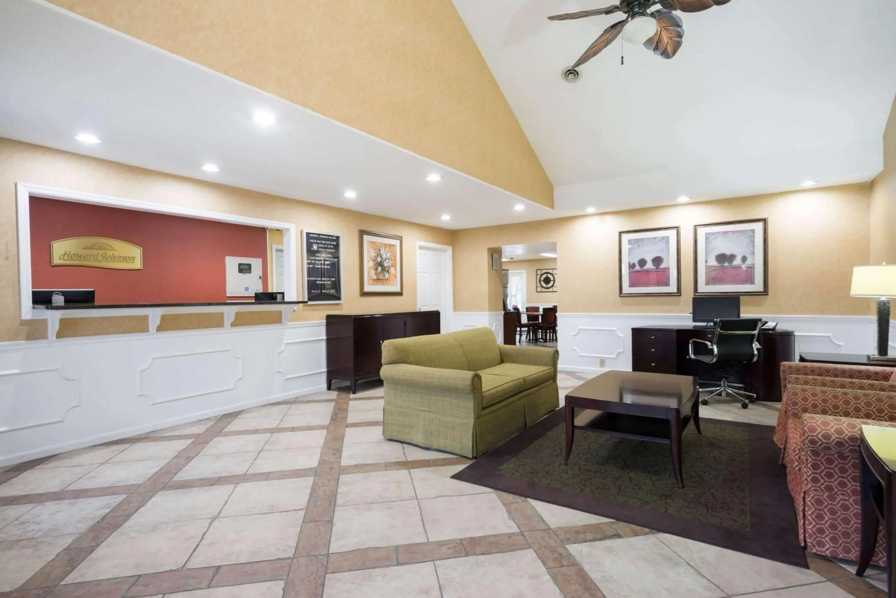 Lobby or reception in Howard Johnson by Wyndham Dalton