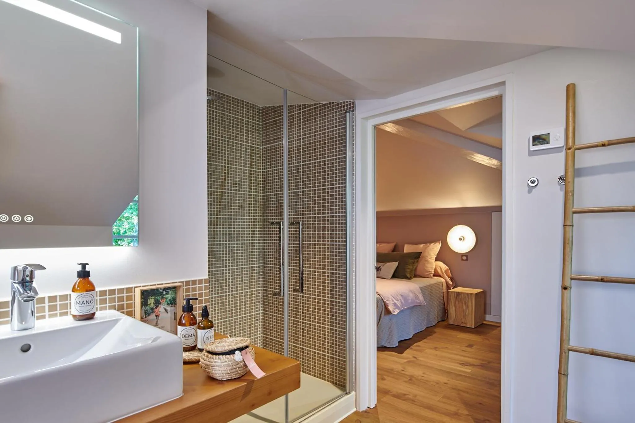 Bathroom, Bed in BEL AIR MAISON D'HOTES DES LANDES