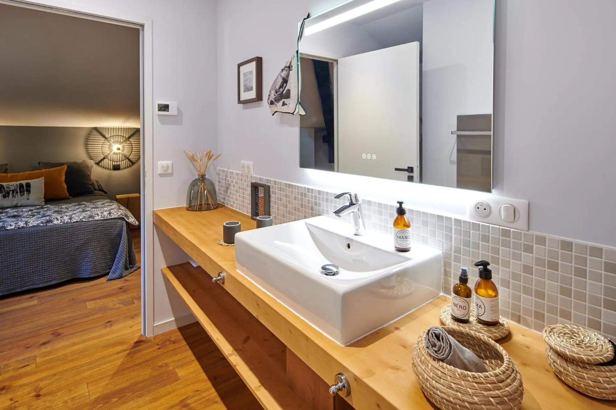 Shower, Bed in BEL AIR MAISON D'HOTES DES LANDES
