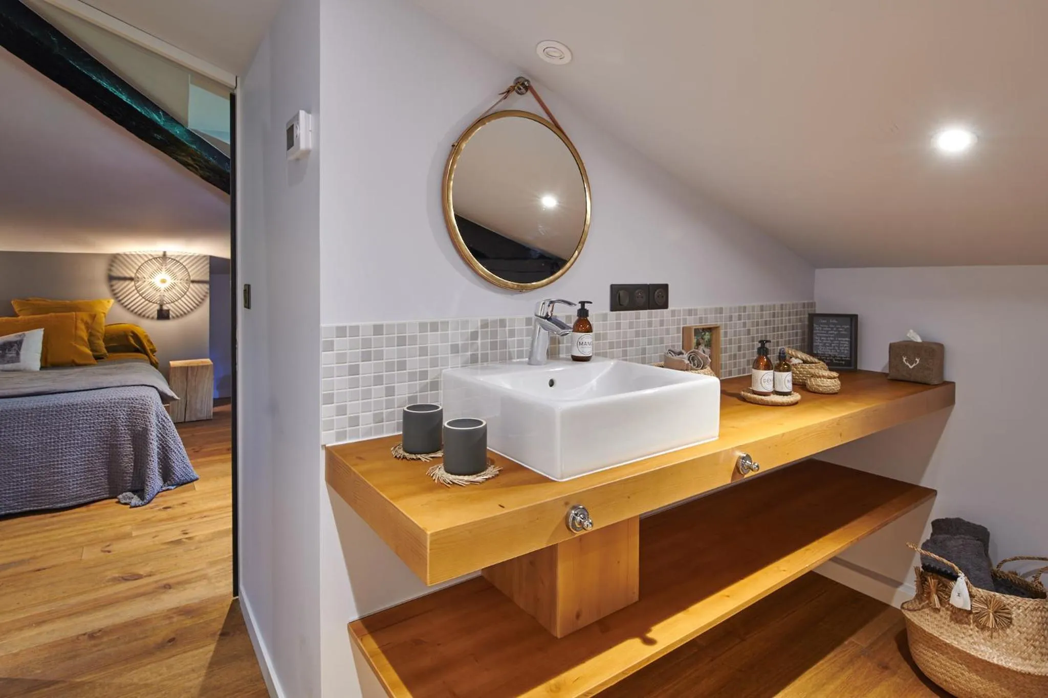 Shower, Bed in BEL AIR MAISON D'HOTES DES LANDES