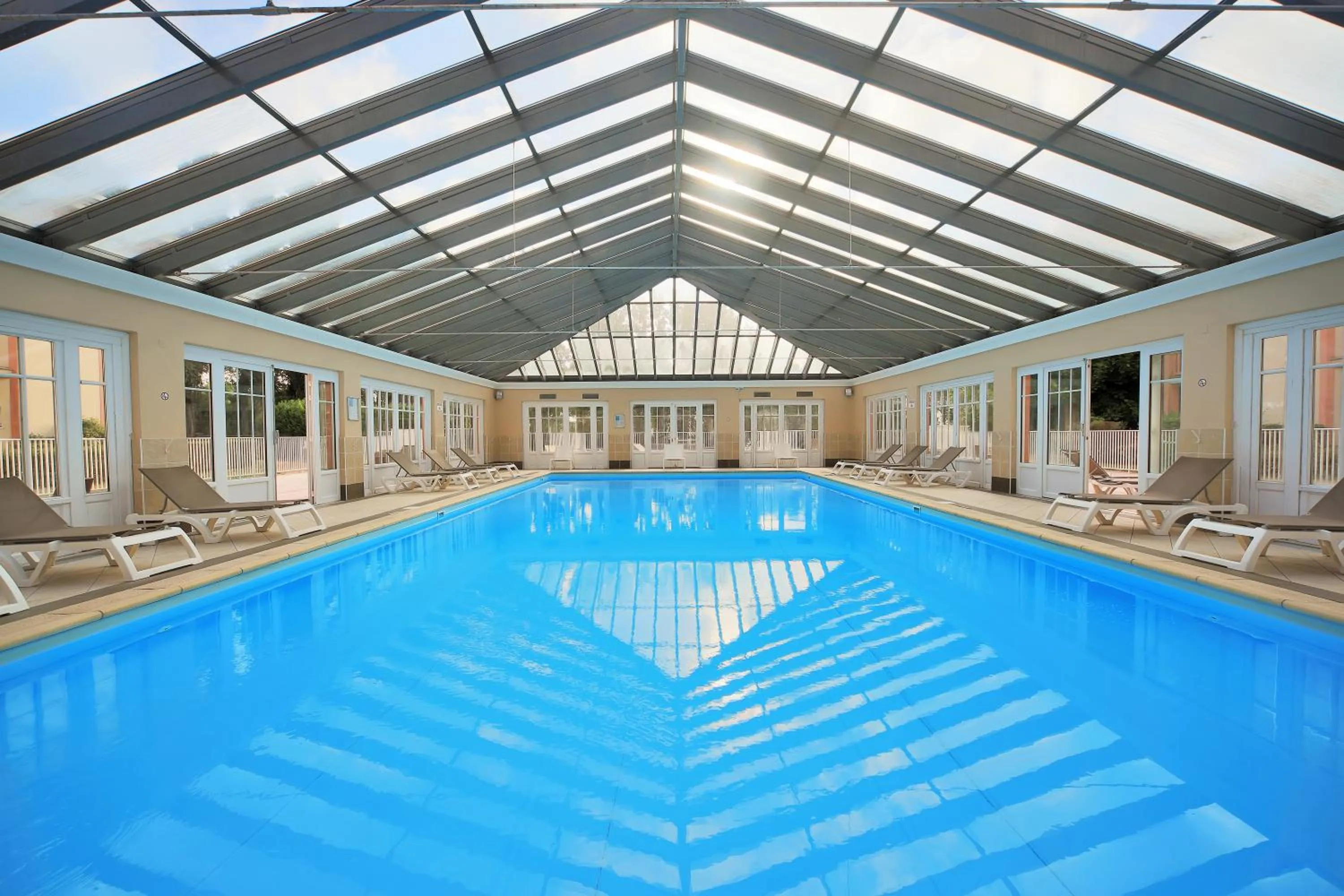 Swimming pool in Résidence Pierre & Vacances Les Jardins de la Côte d'Opale