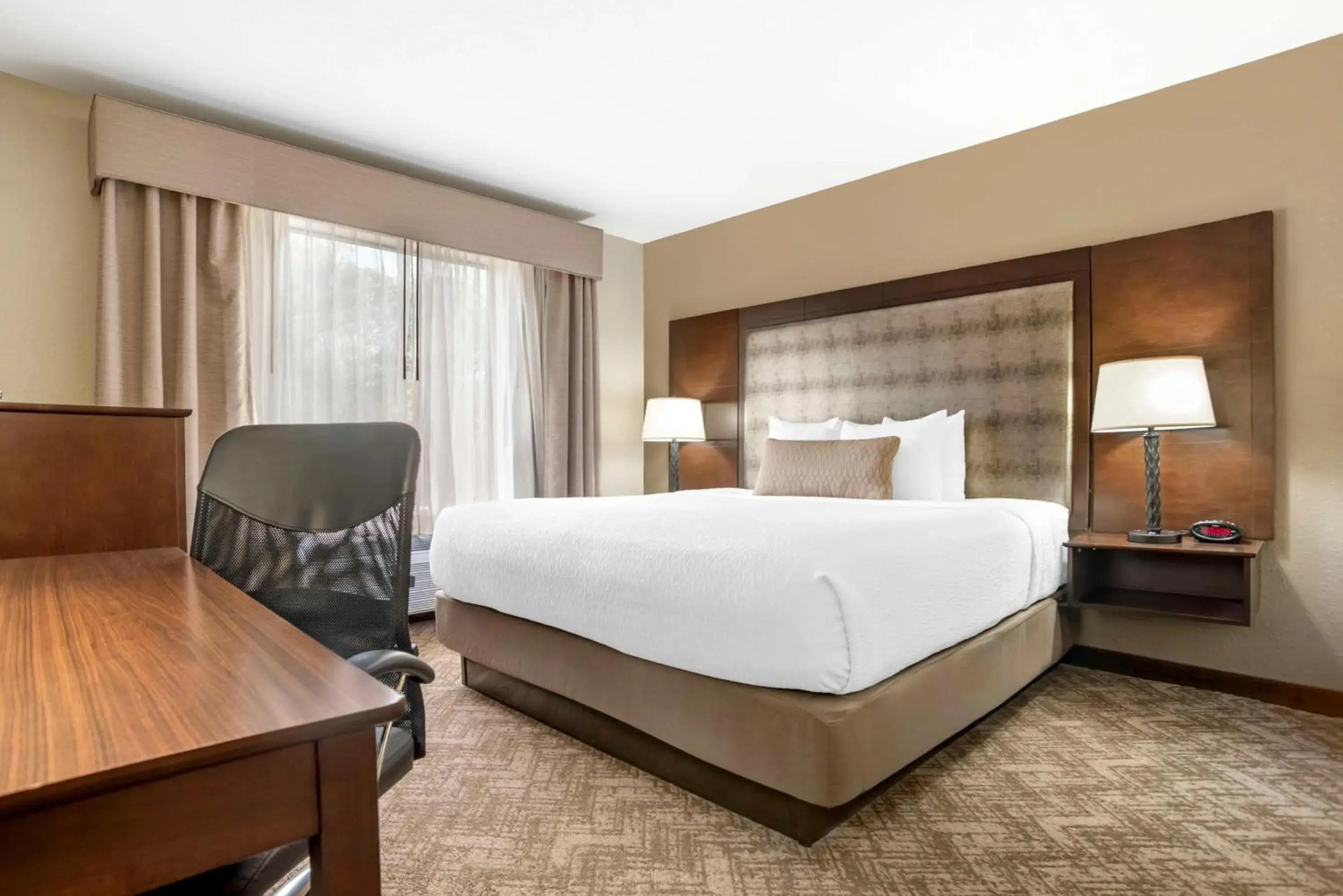 Bedroom, Bed in Best Western Gardendale Bedroom, Bed in Best Western Gardendale