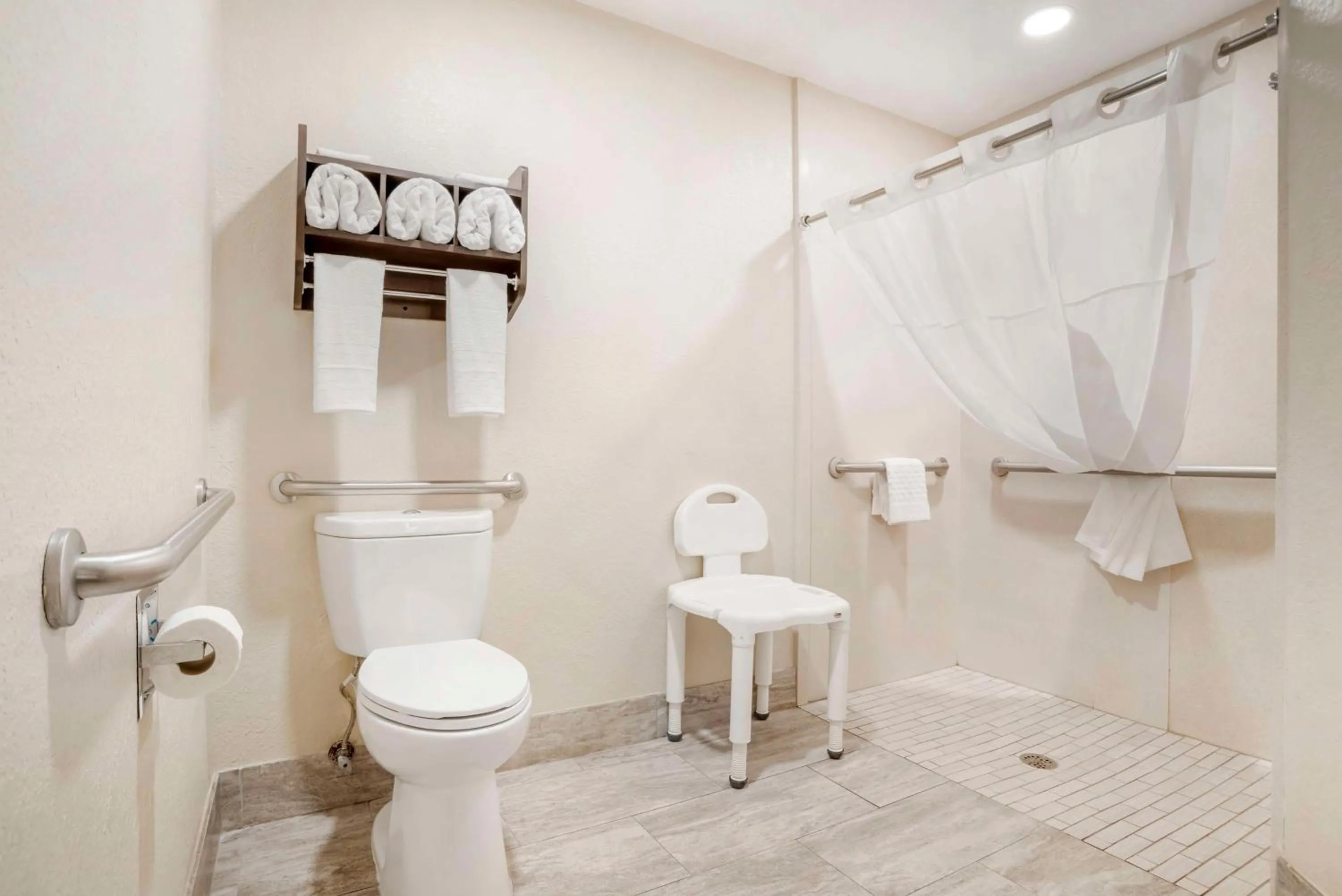 Bathroom in Best Western Gardendale