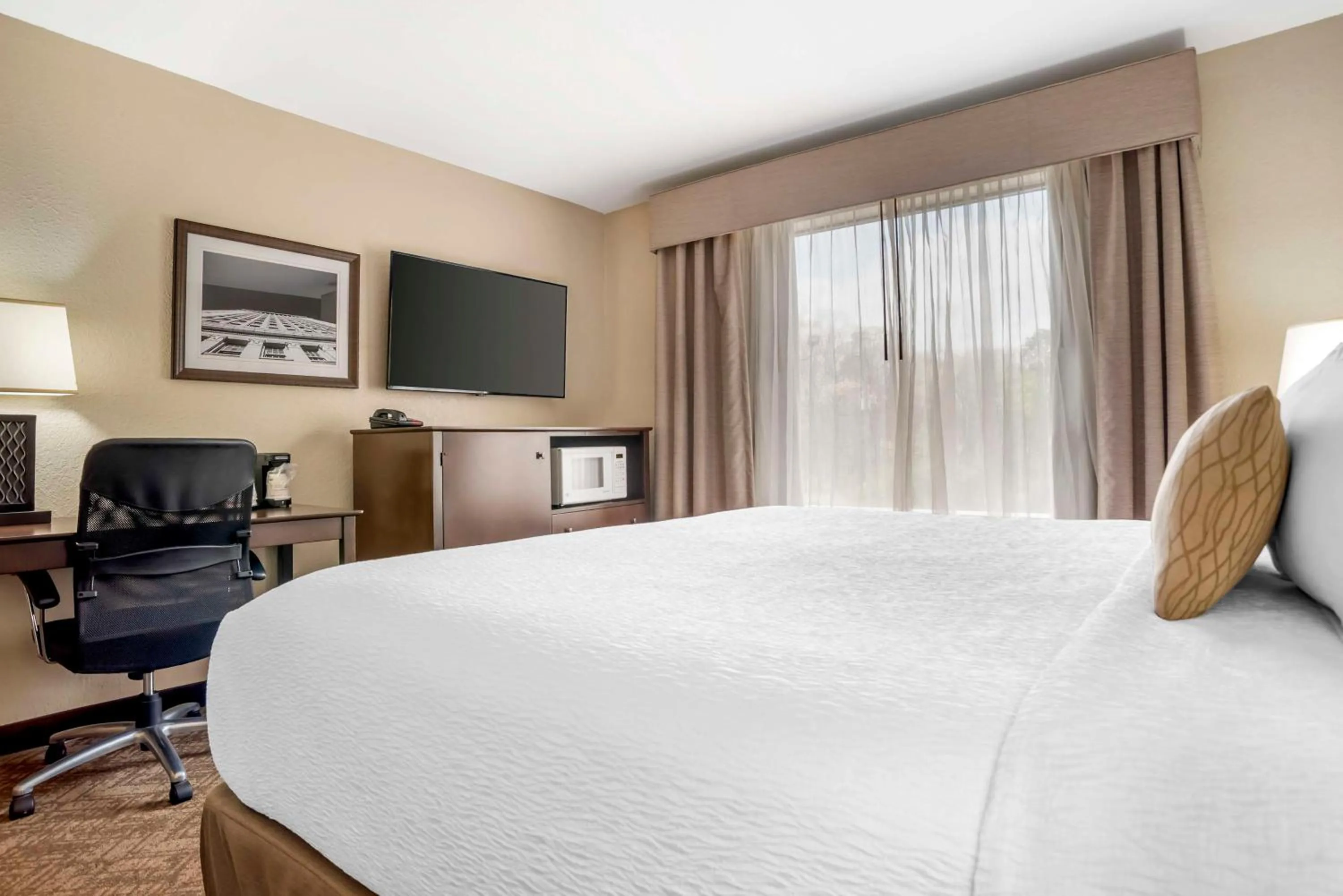 Bedroom, Bed in Best Western Gardendale