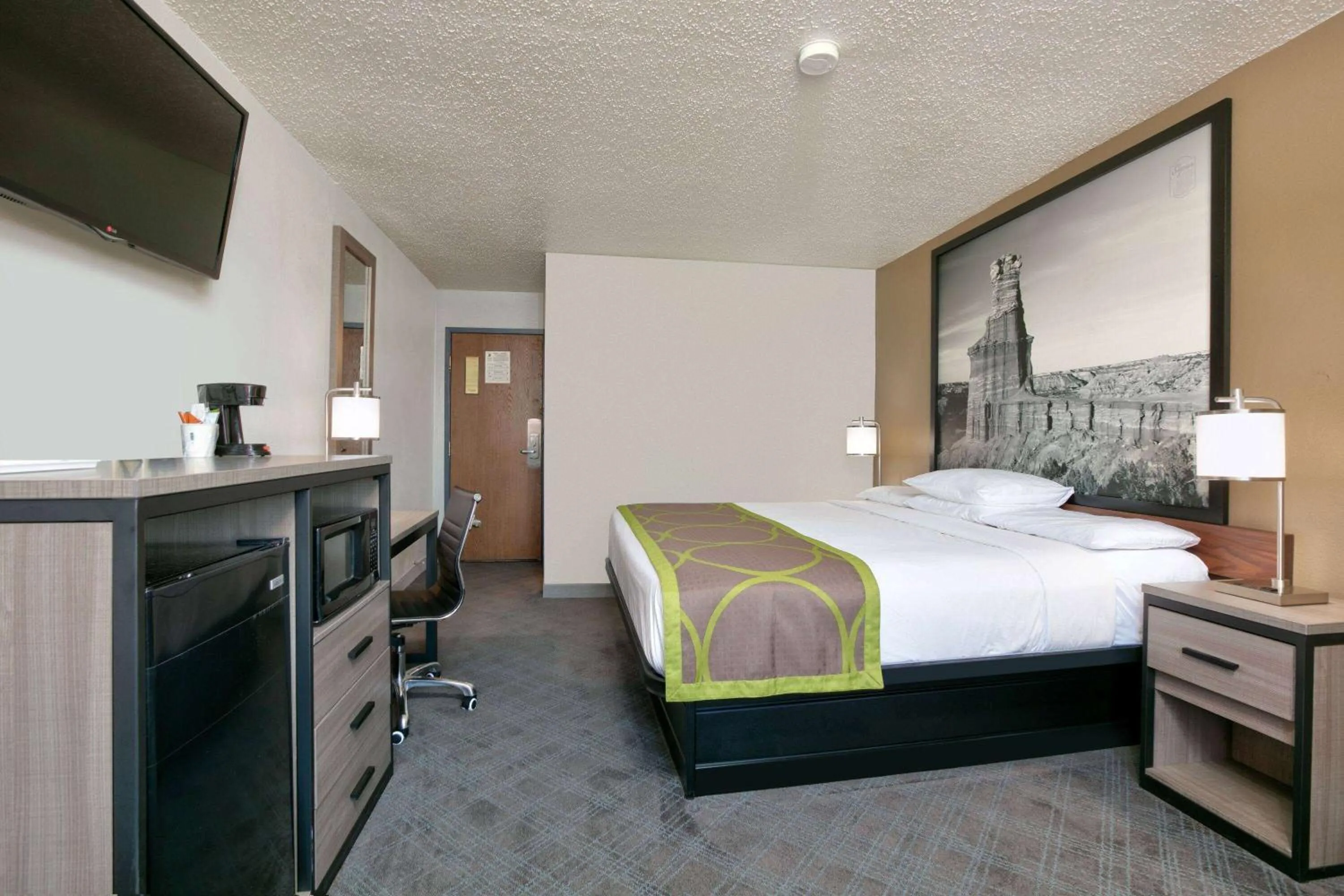 Photo of the whole room, Bed in Super 8 by Wyndham Amarillo