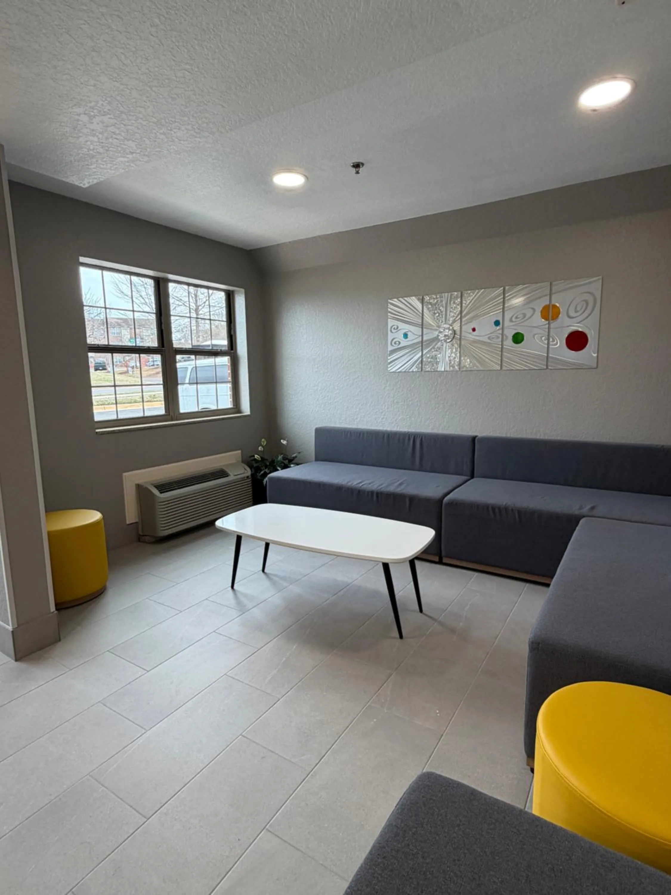 Seating area in Microtel Inn & Suites by Wyndham Culpeper