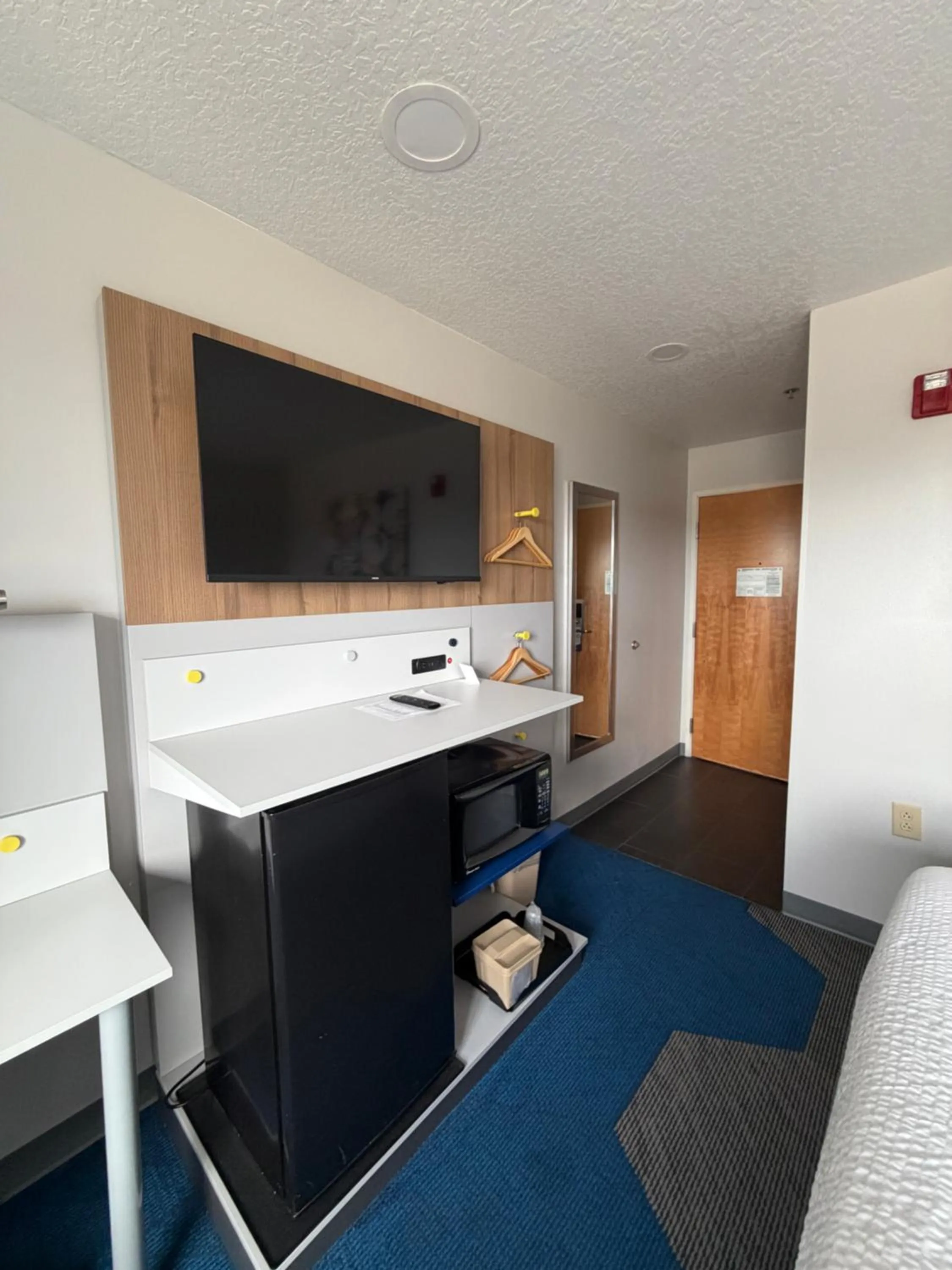 TV and multimedia in Microtel Inn & Suites by Wyndham Culpeper