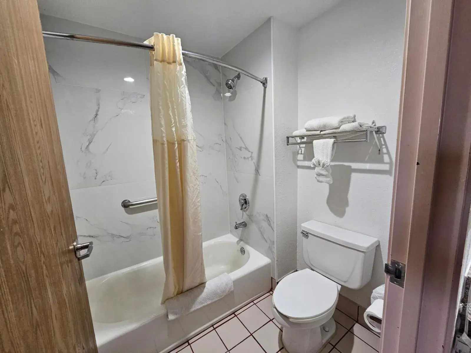 Bathroom in Days Inn by Wyndham Blythe Bathroom in Days Inn by Wyndham Blythe