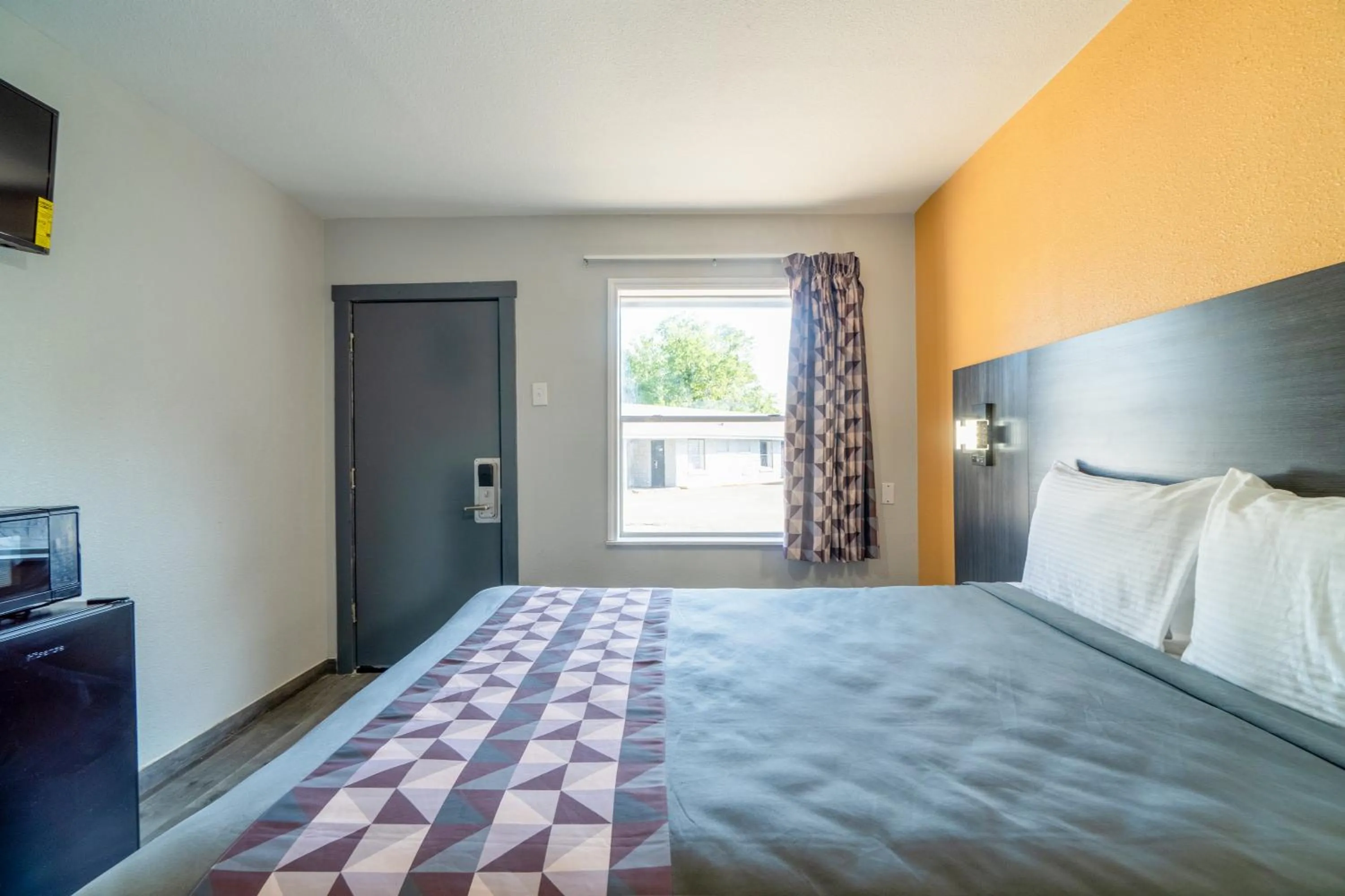 Bedroom in Royal Inn