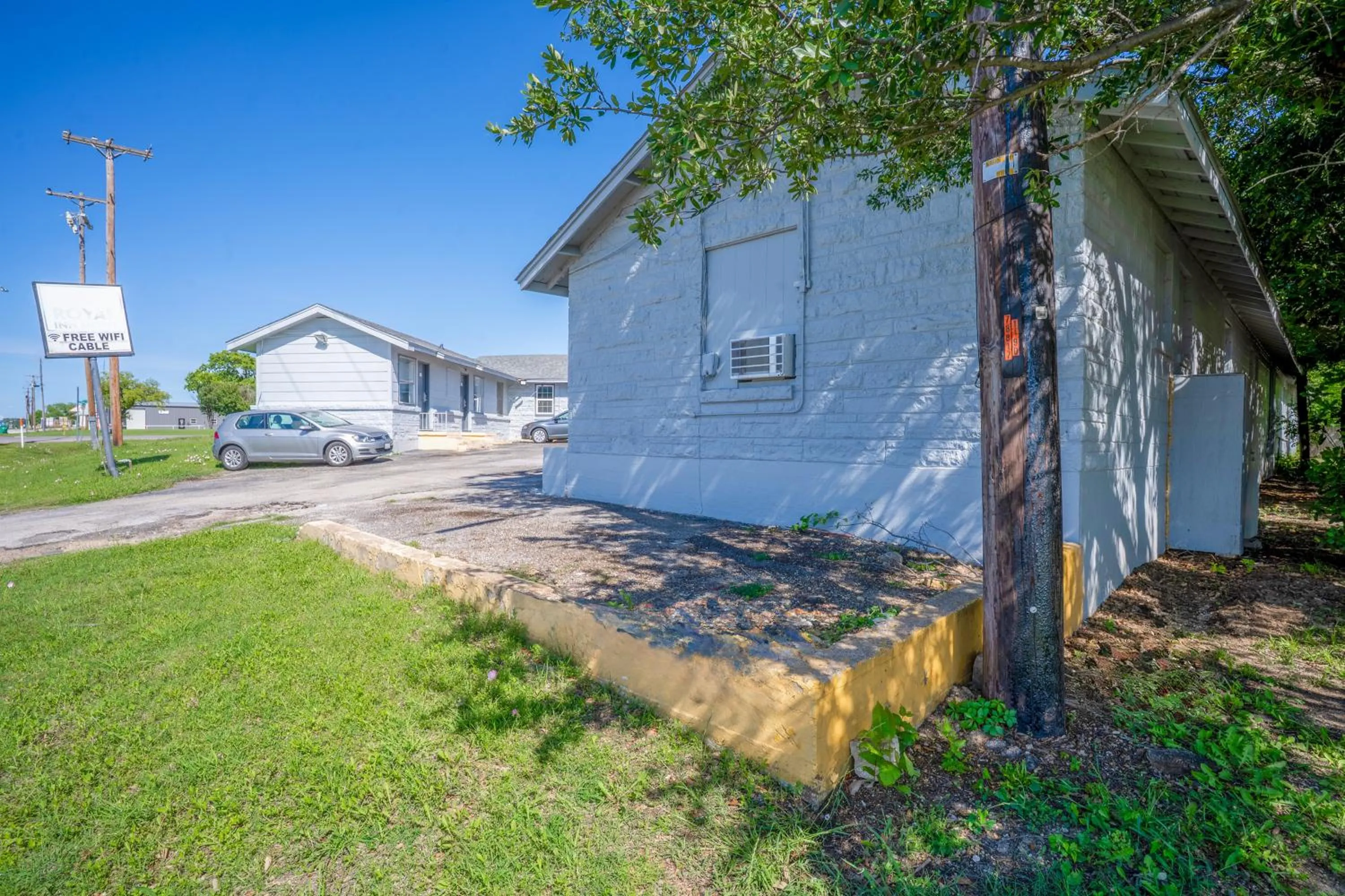 Facade/entrance in Royal Inn