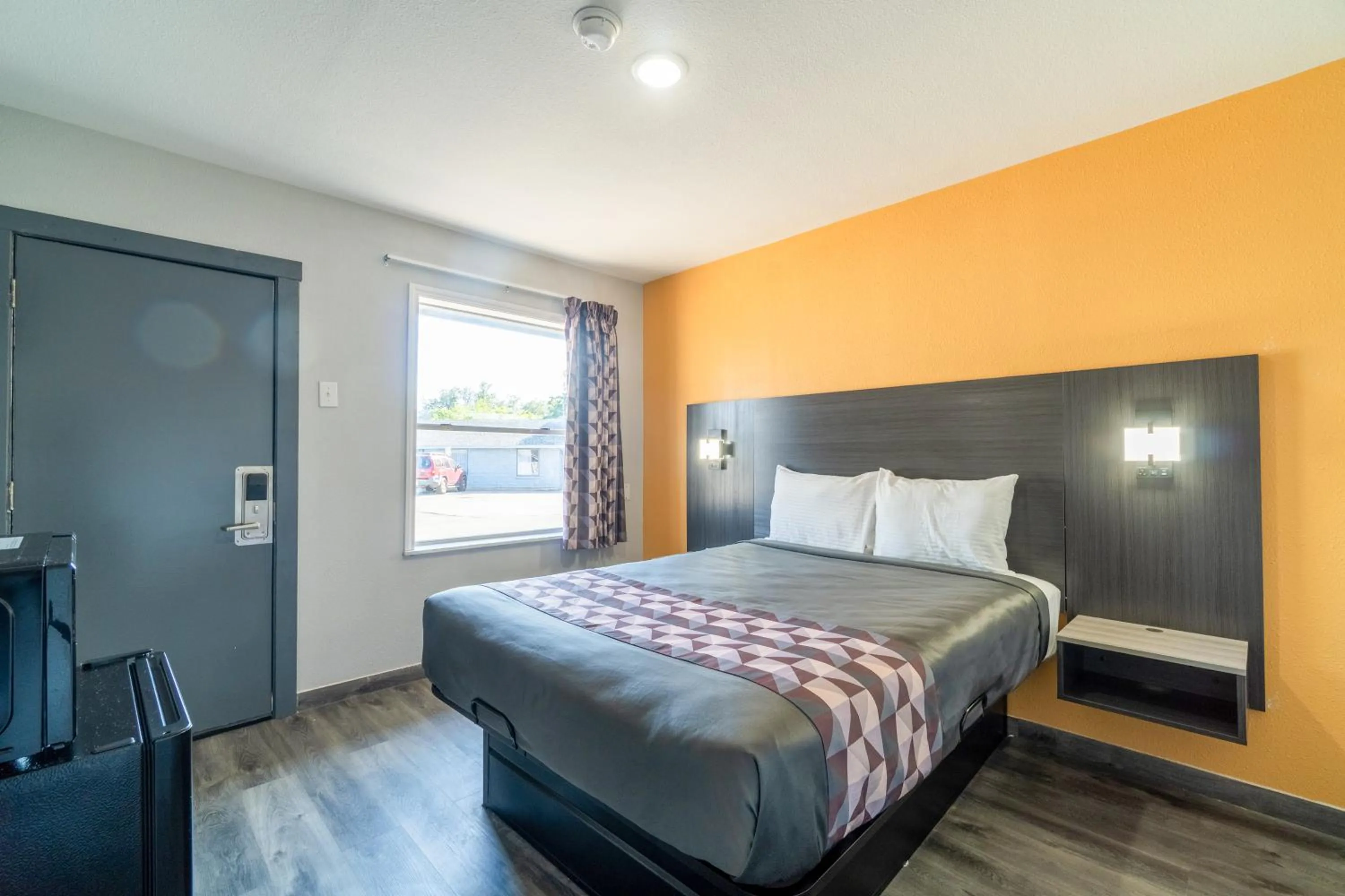 Bedroom in Royal Inn