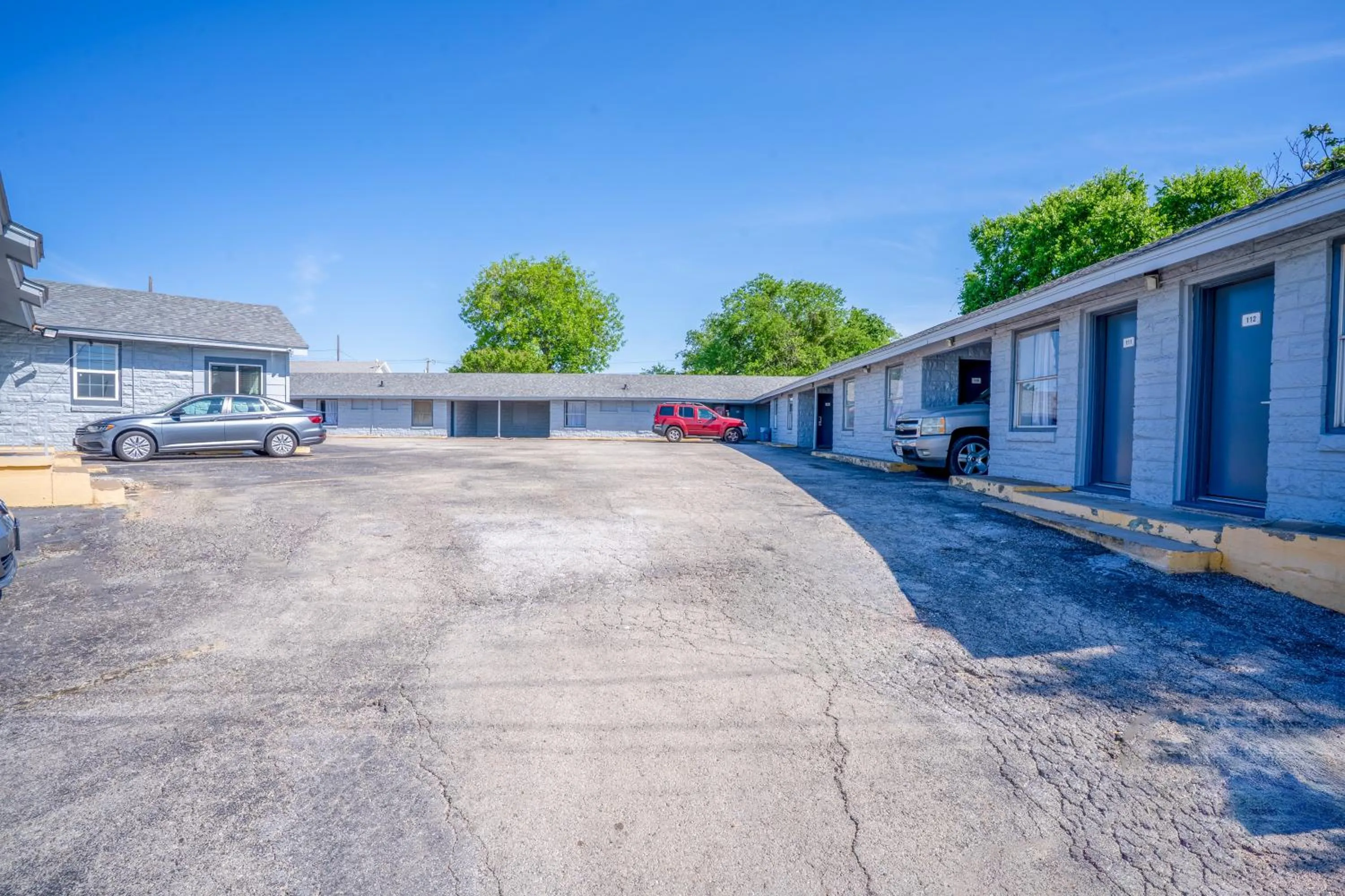 Parking in Royal Inn