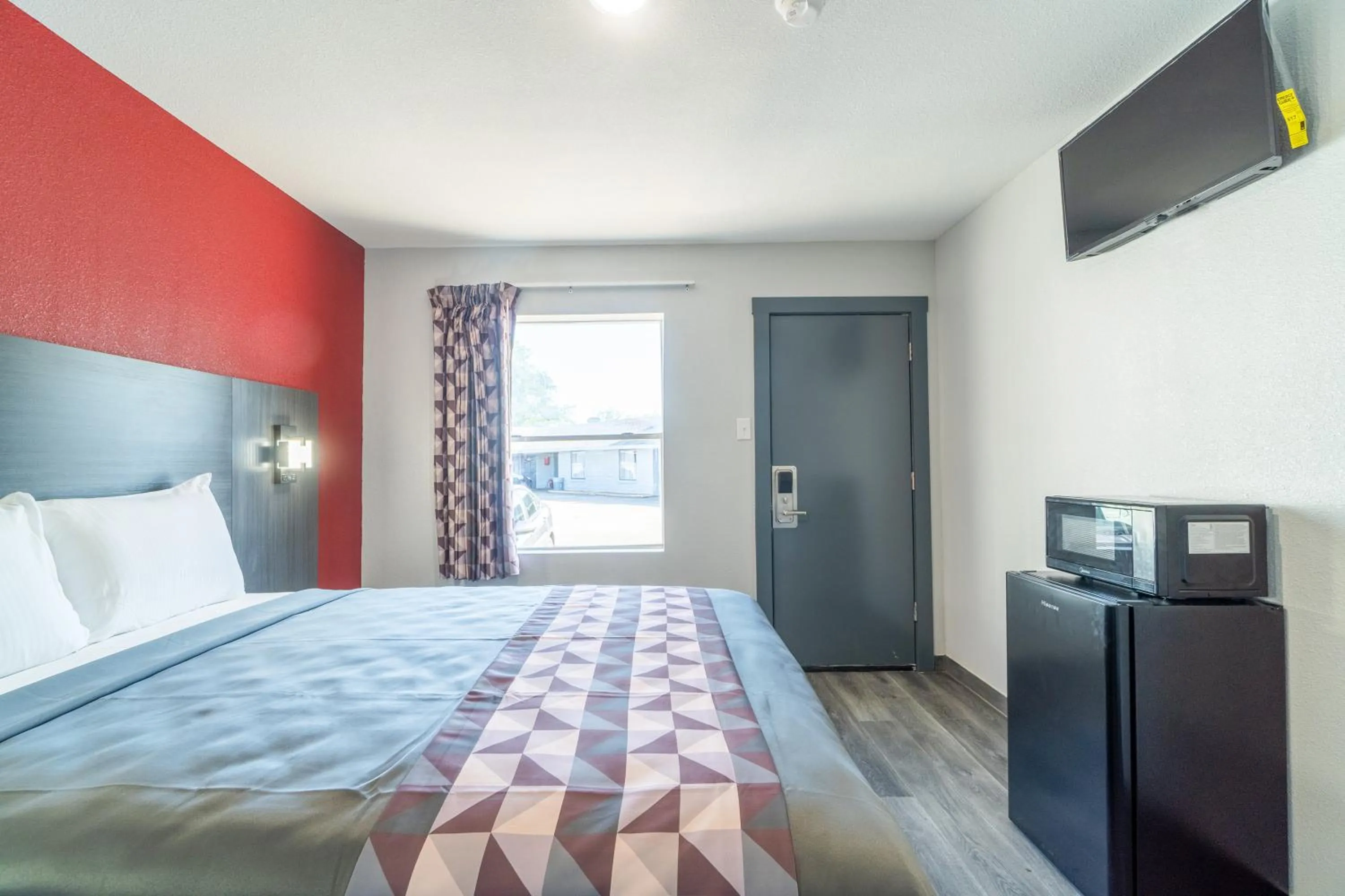 Bedroom in Royal Inn