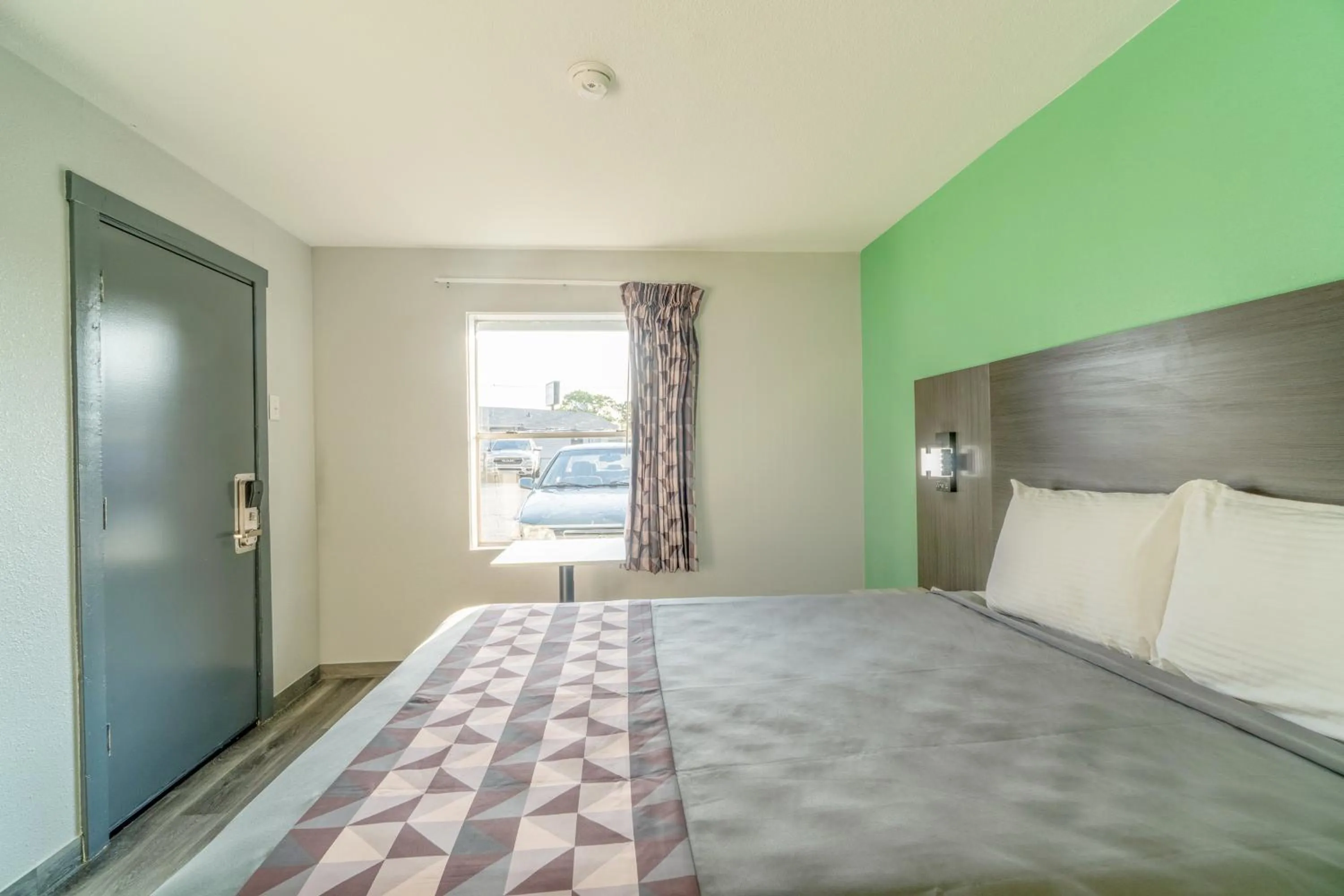 Bedroom in Royal Inn