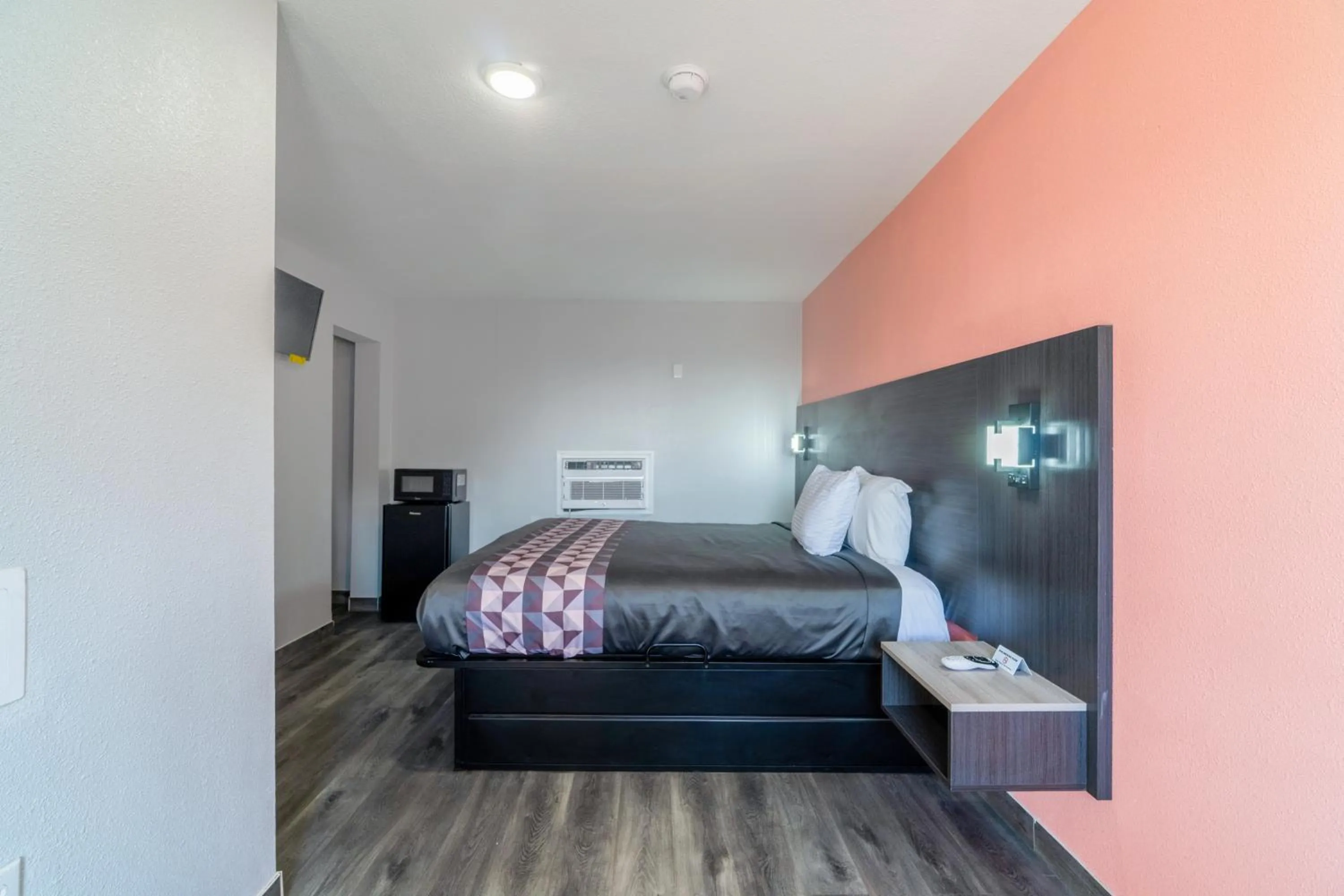 Bedroom in Royal Inn