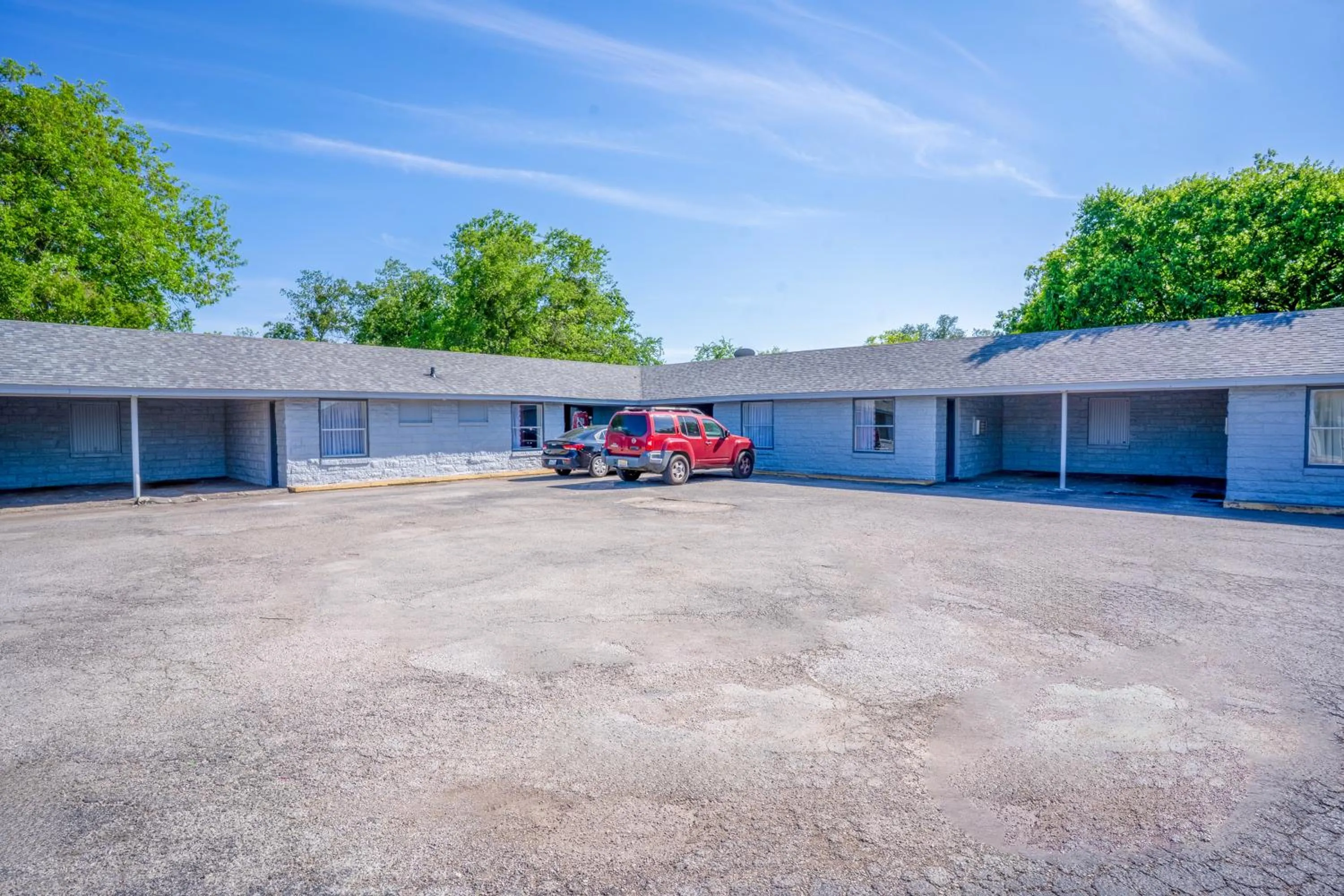 Parking in Royal Inn