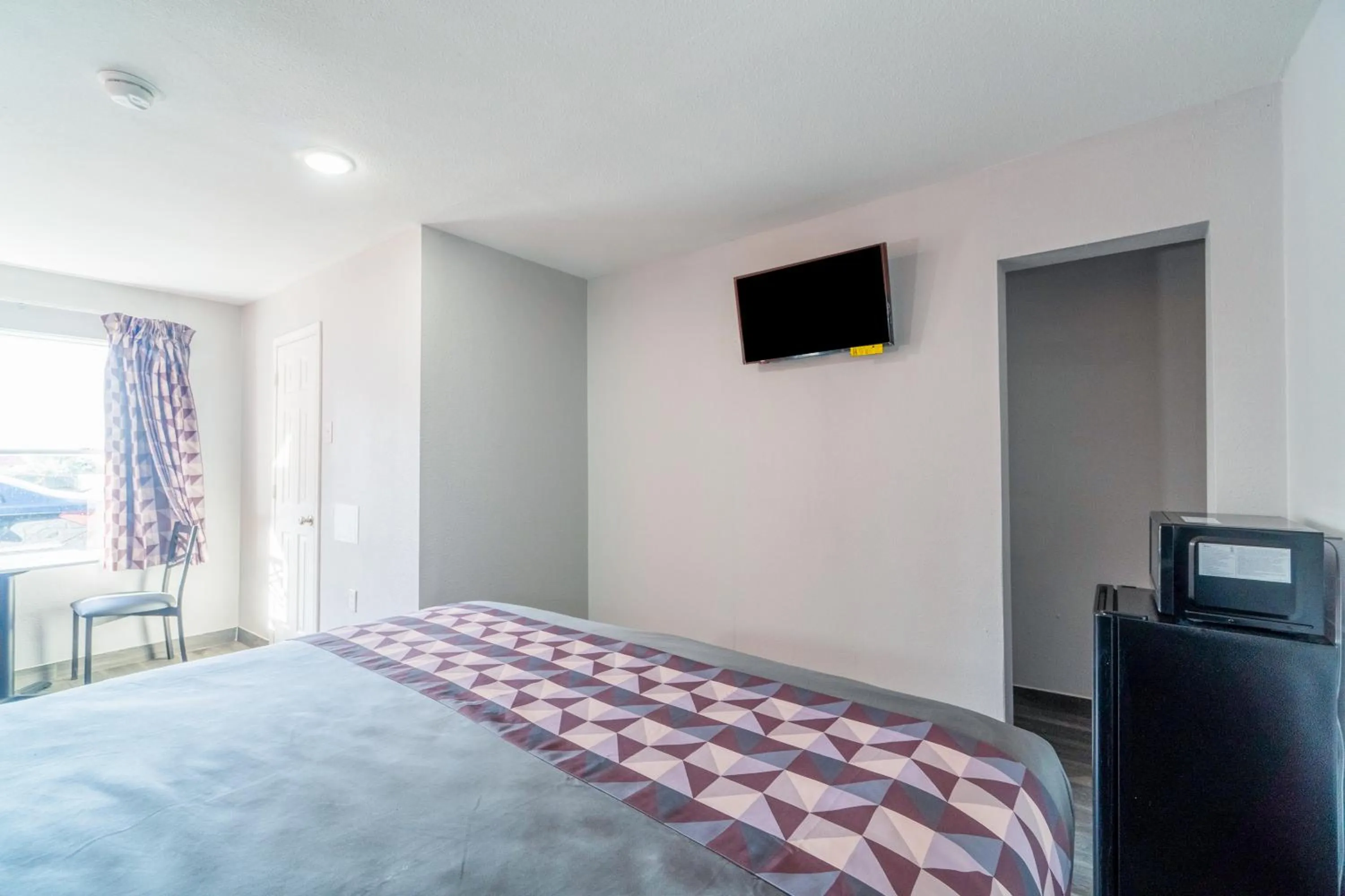 Bedroom in Royal Inn