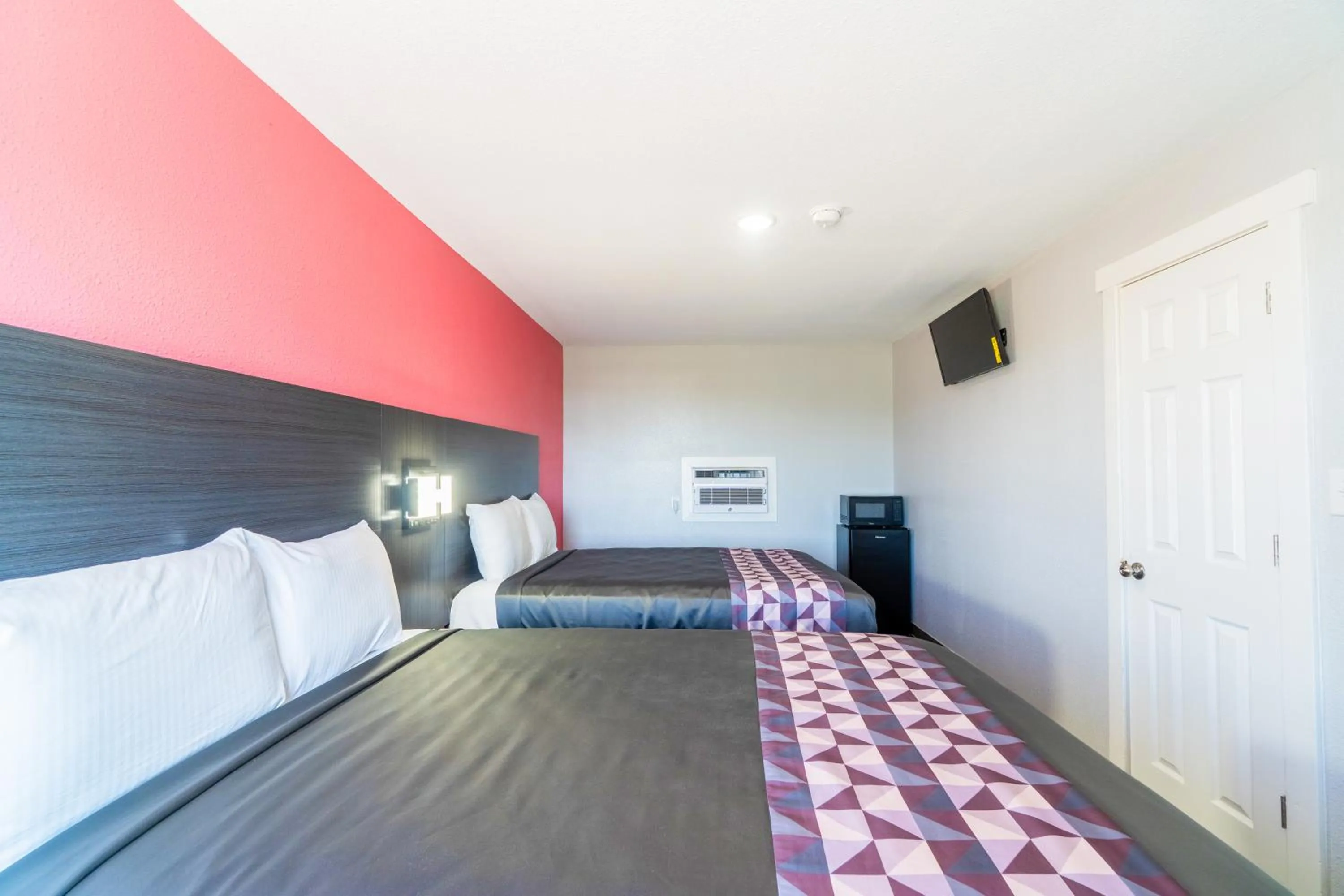 Bedroom in Royal Inn