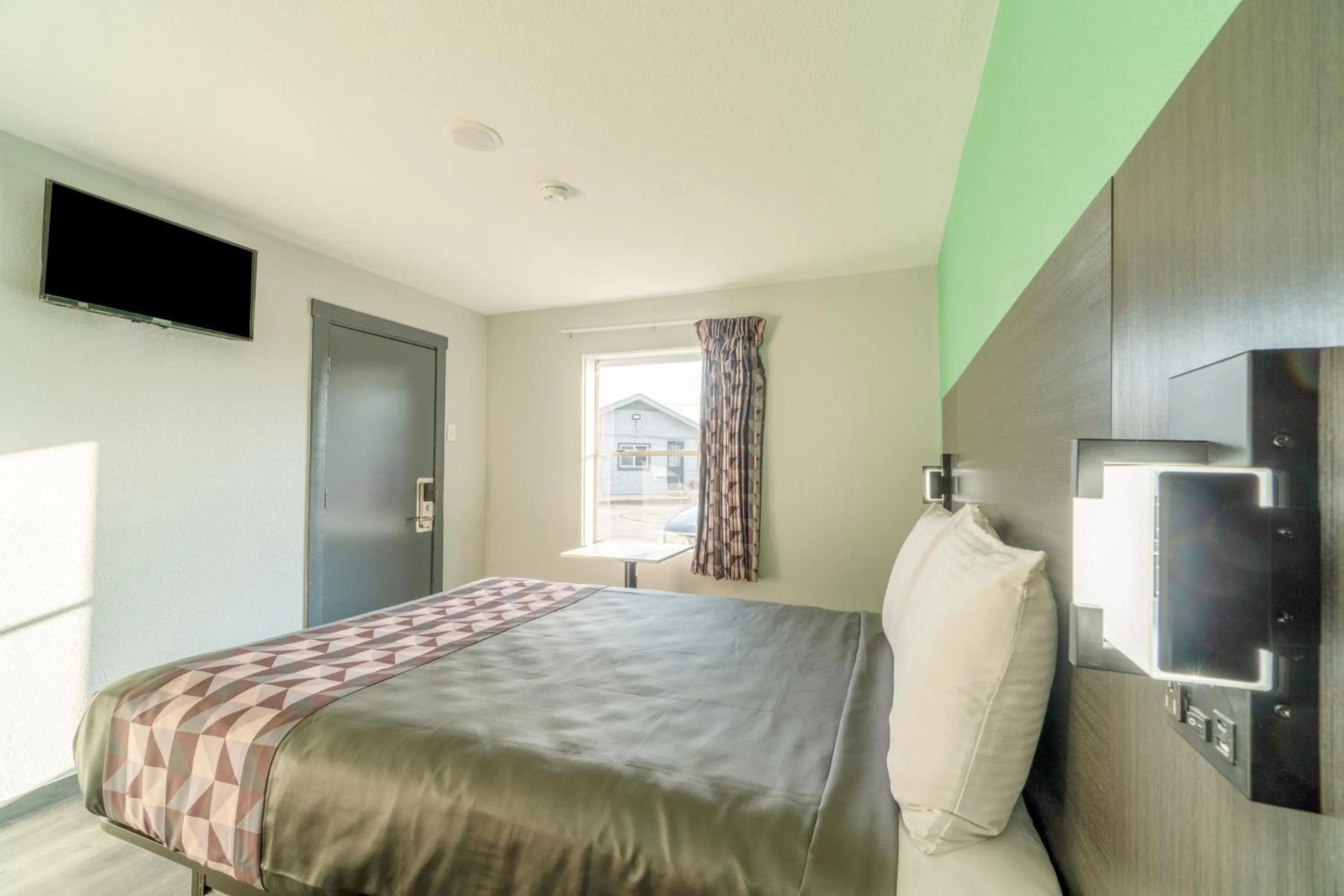 Bedroom in Royal Inn