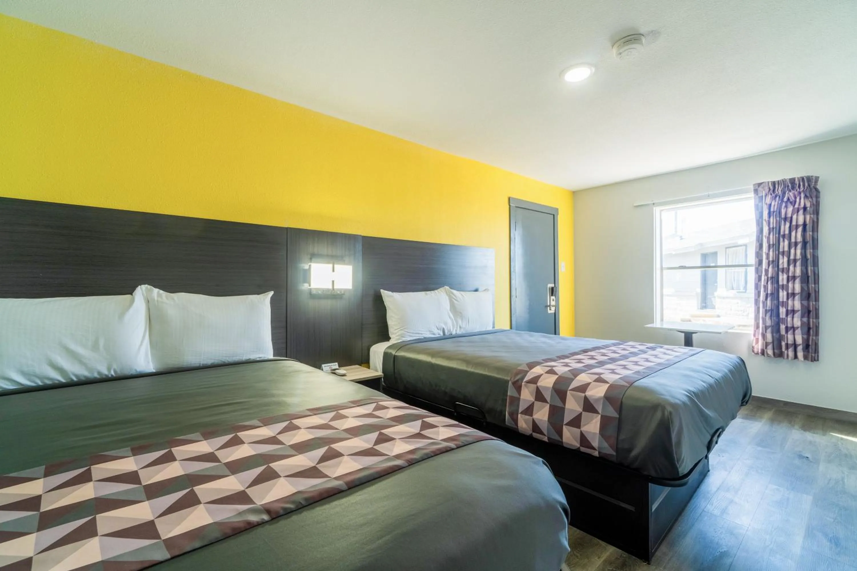 Bedroom in Royal Inn