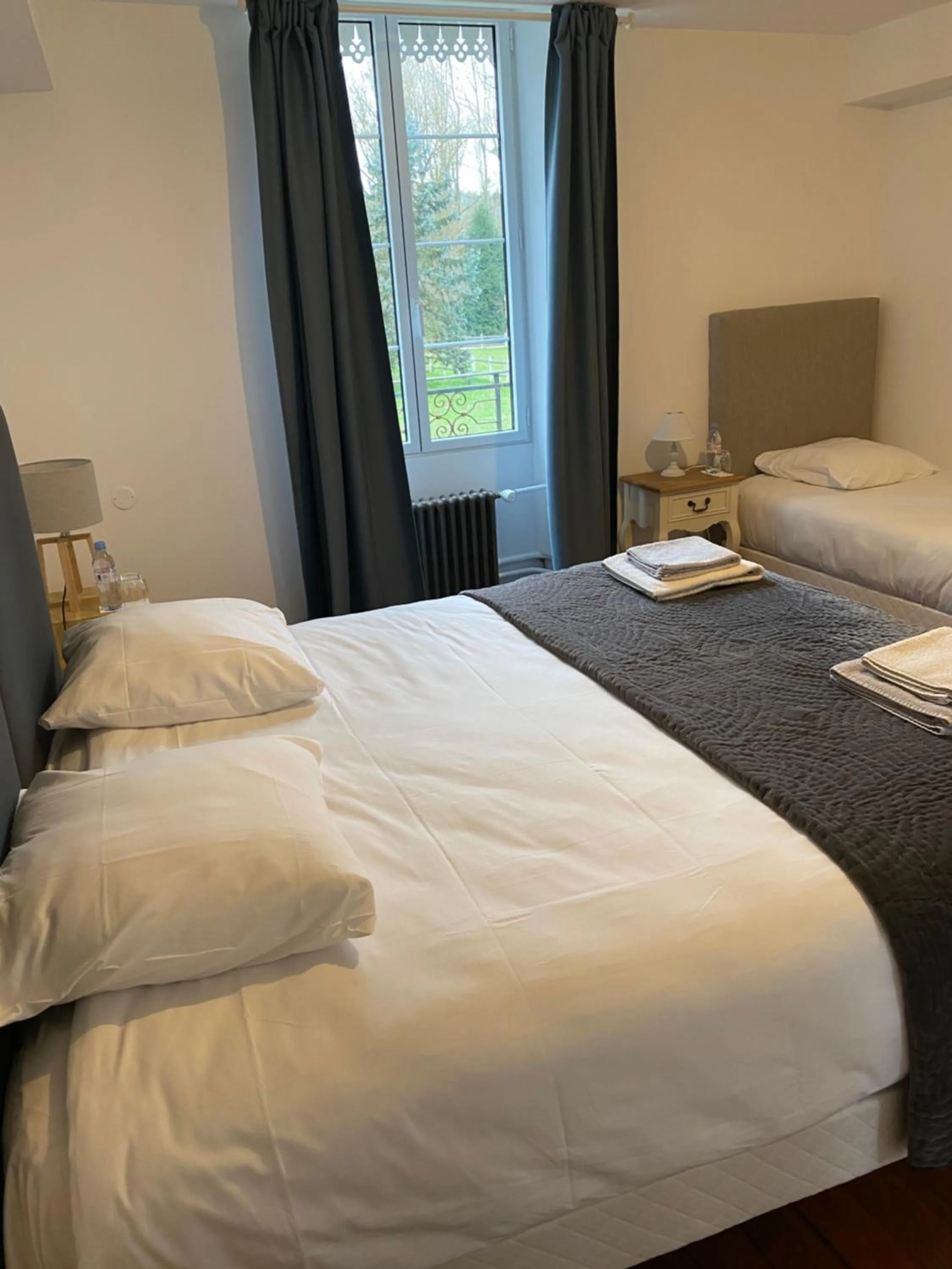 Bedroom, Bed in Le Moulin Bleu