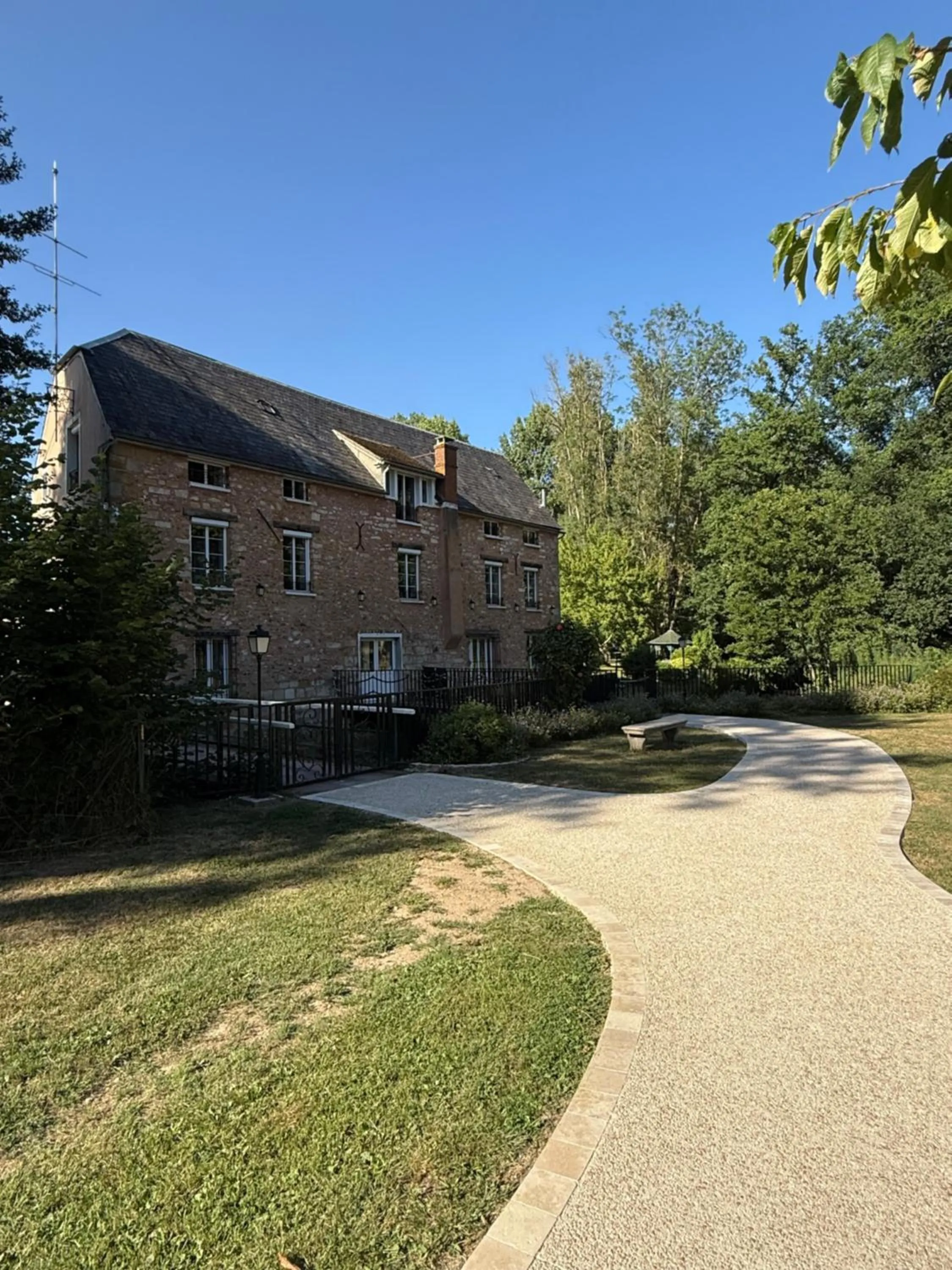 Property building in Le Moulin Bleu