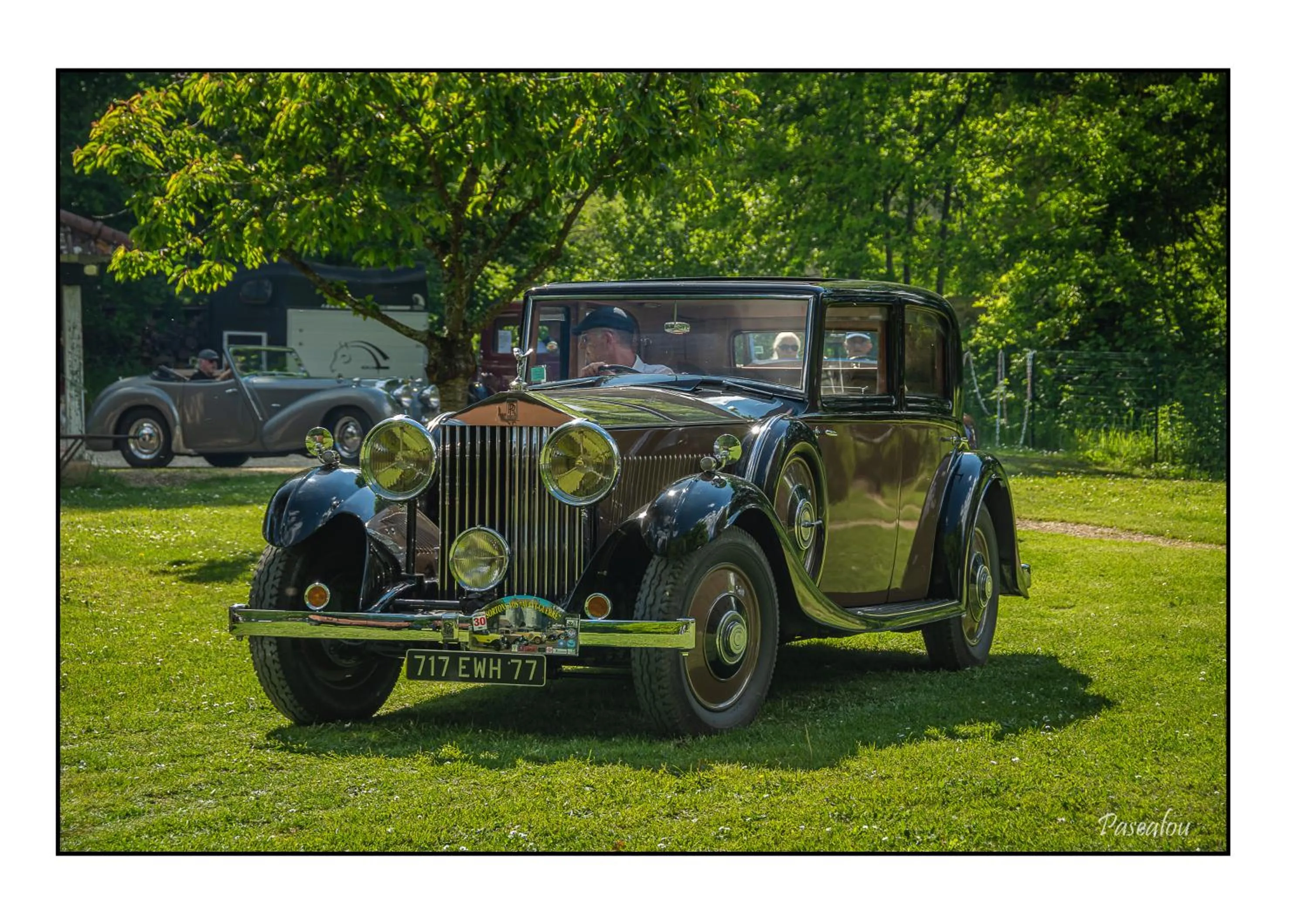 People in Le Moulin Bleu