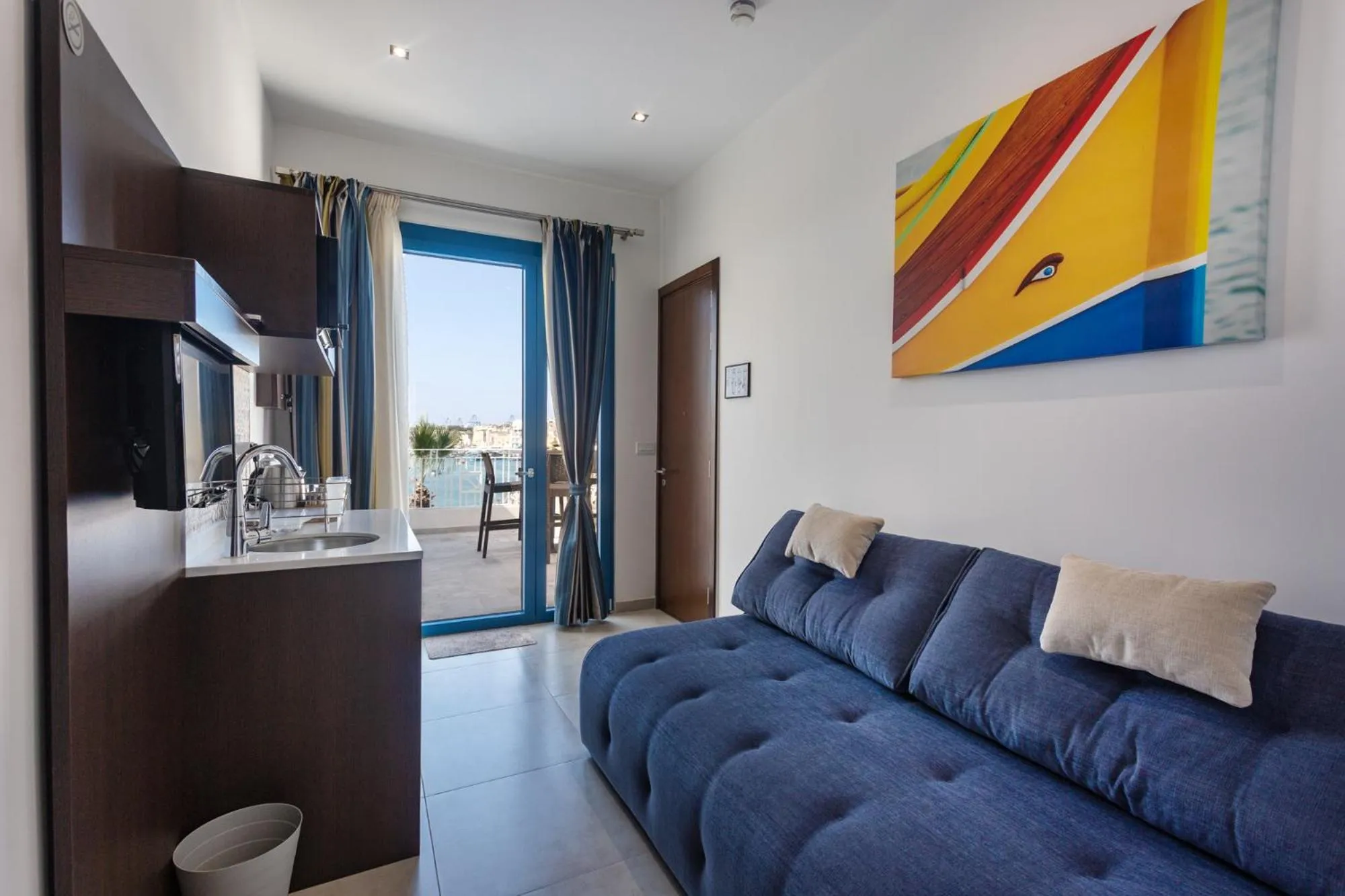 Bed in The Shipwright's Lodge